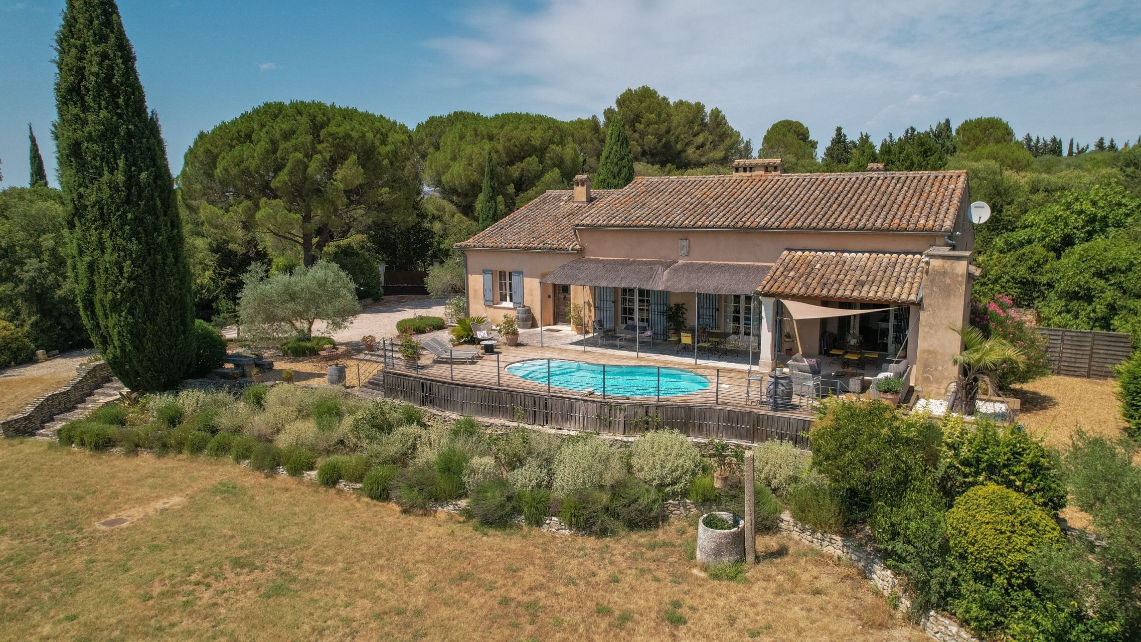 luxury house 6 Rooms for sale on ST REMY DE PROVENCE (13210)