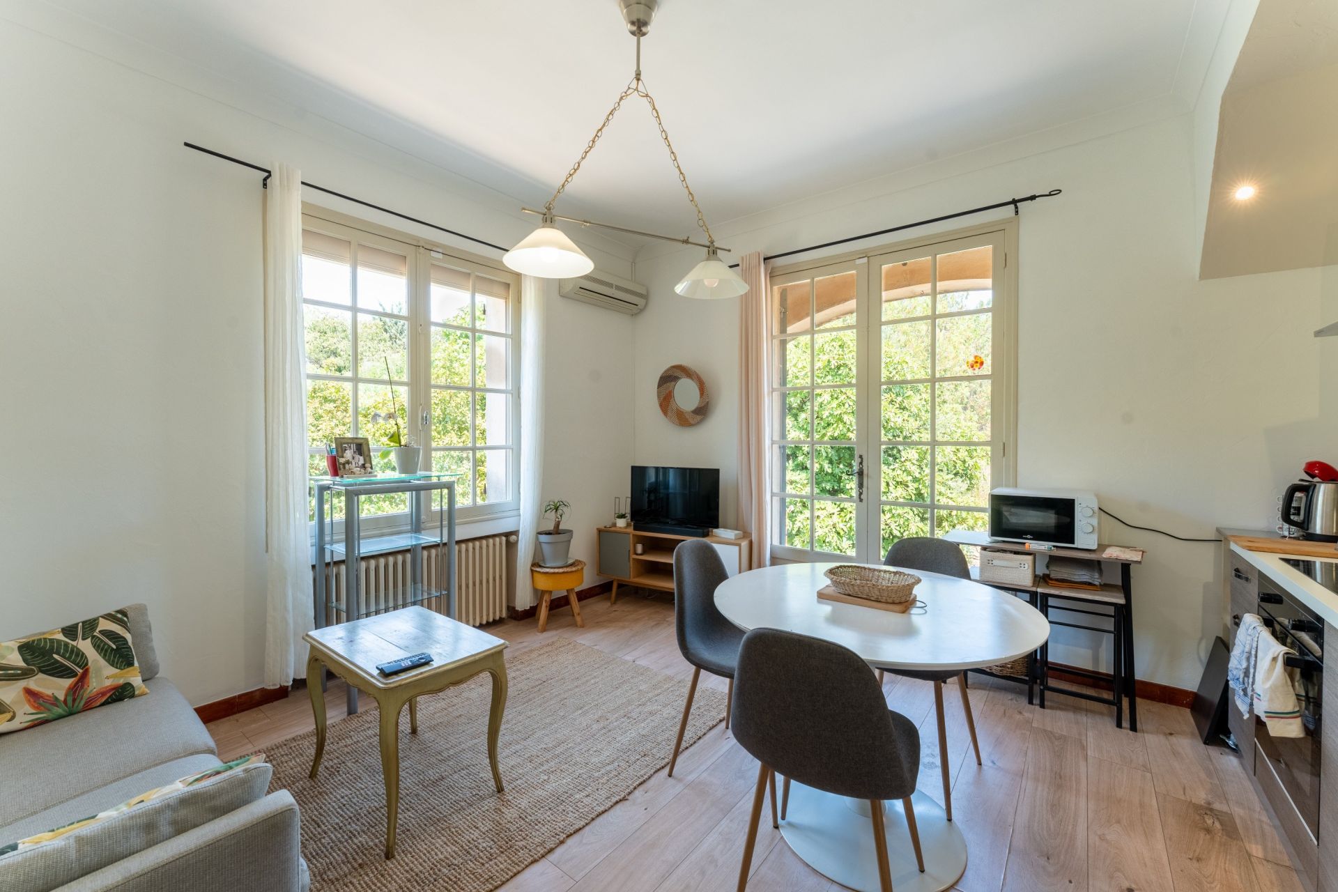 luxury house 6 Rooms for sale on ST REMY DE PROVENCE (13210)