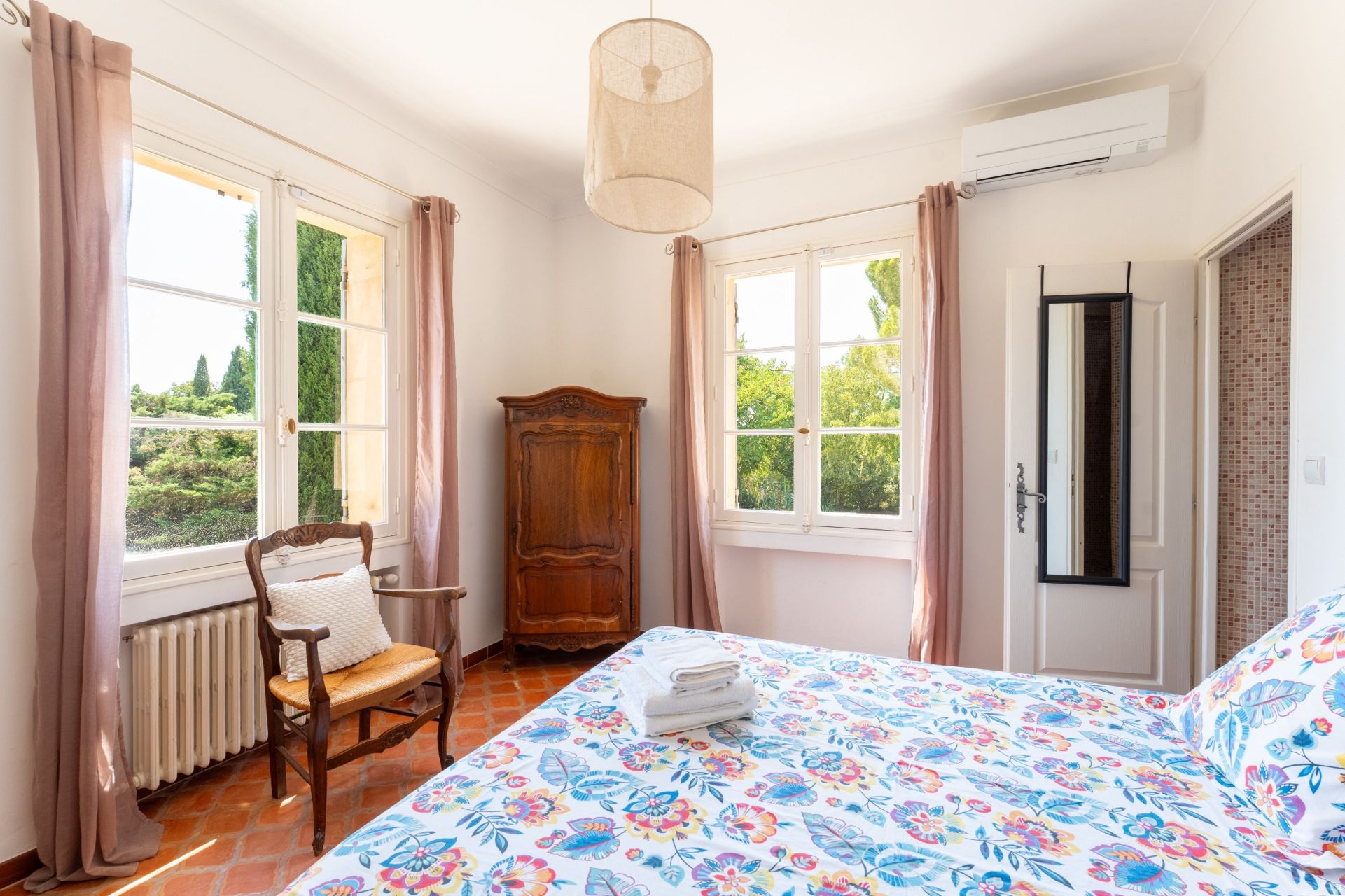 luxury house 6 Rooms for sale on ST REMY DE PROVENCE (13210)