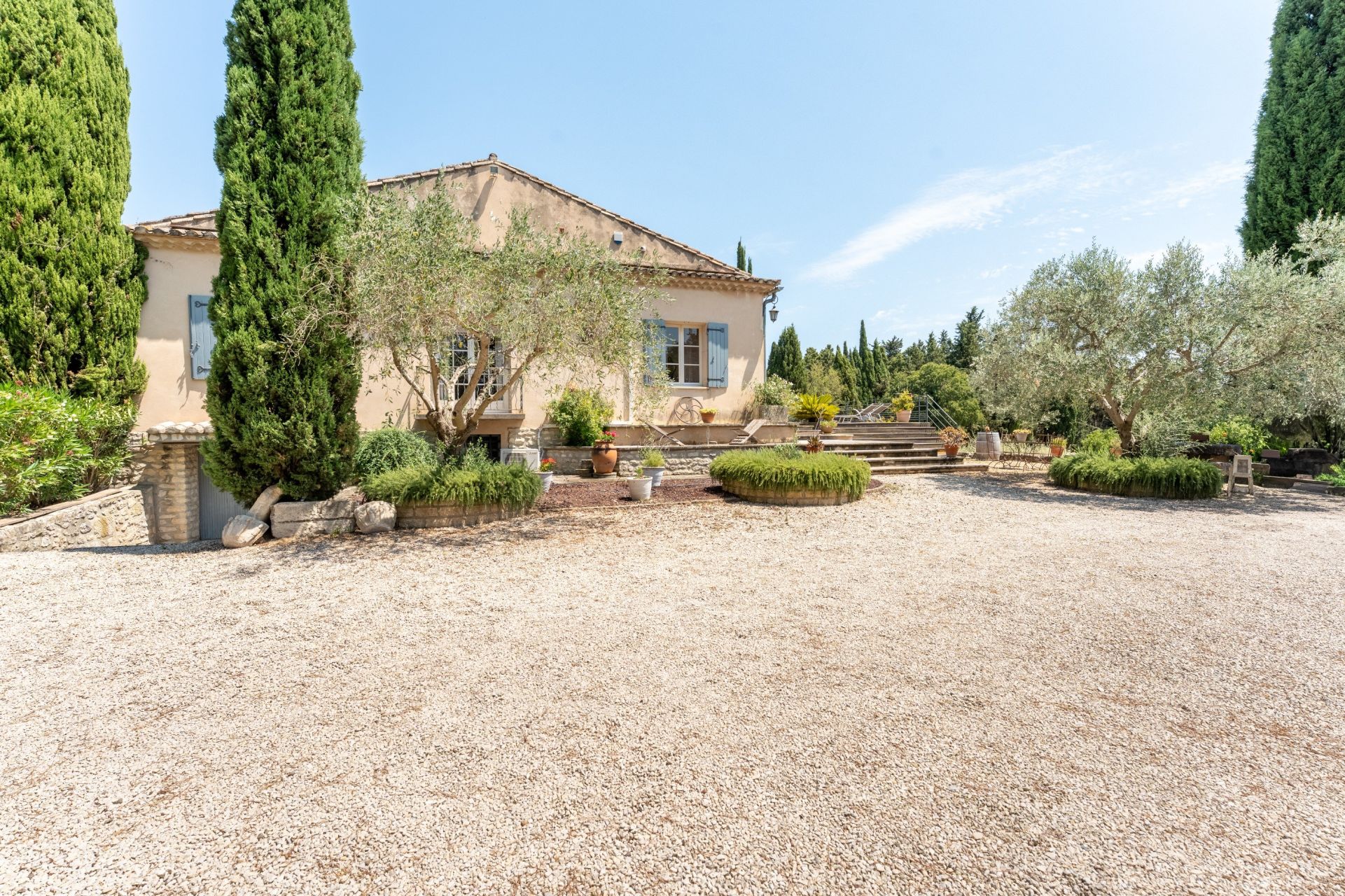 luxury house 6 Rooms for sale on ST REMY DE PROVENCE (13210)