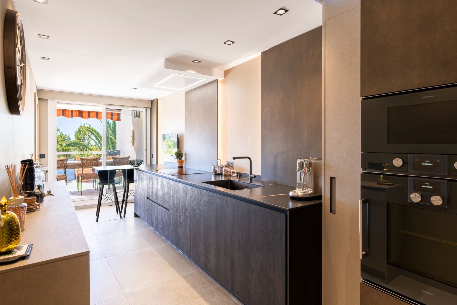 luxury apartment 4 Rooms for sale on NICE (06000)