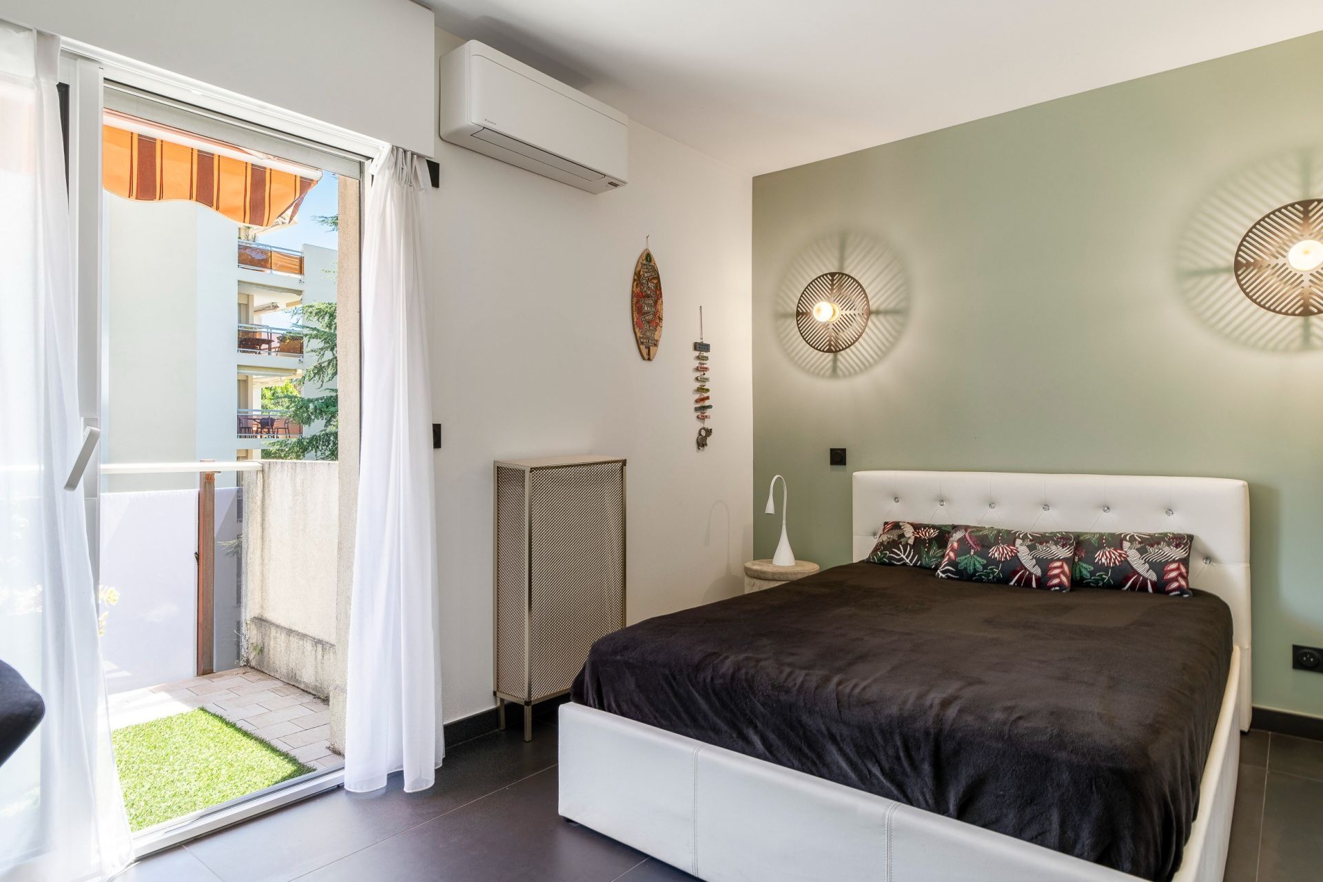 luxury apartment 4 Rooms for sale on NICE (06000)