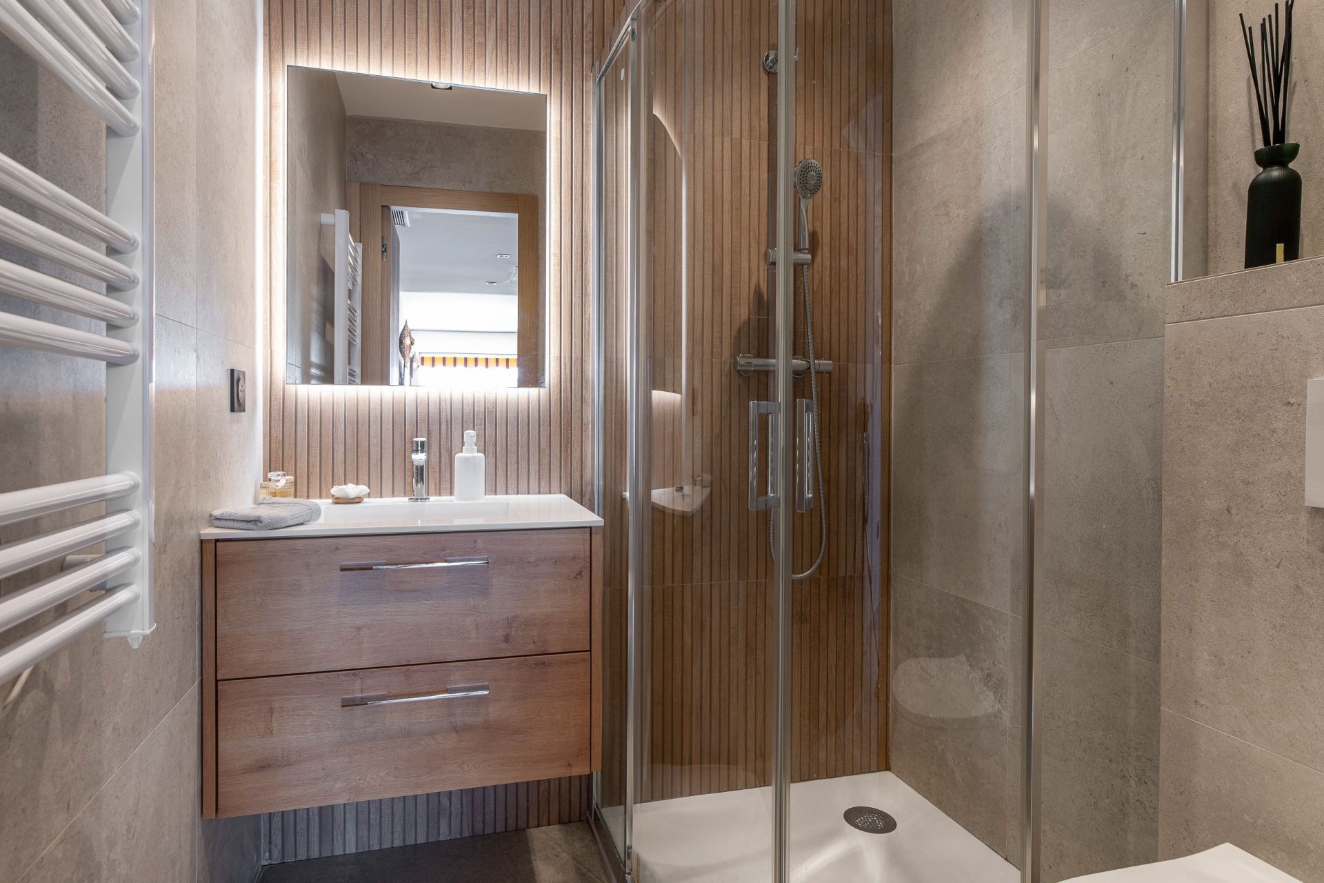 luxury apartment 4 Rooms for sale on NICE (06000)