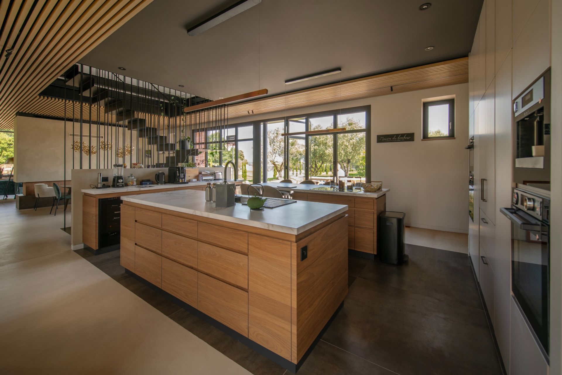 luxury long house 10 Rooms for sale on CARQUEFOU (44470)