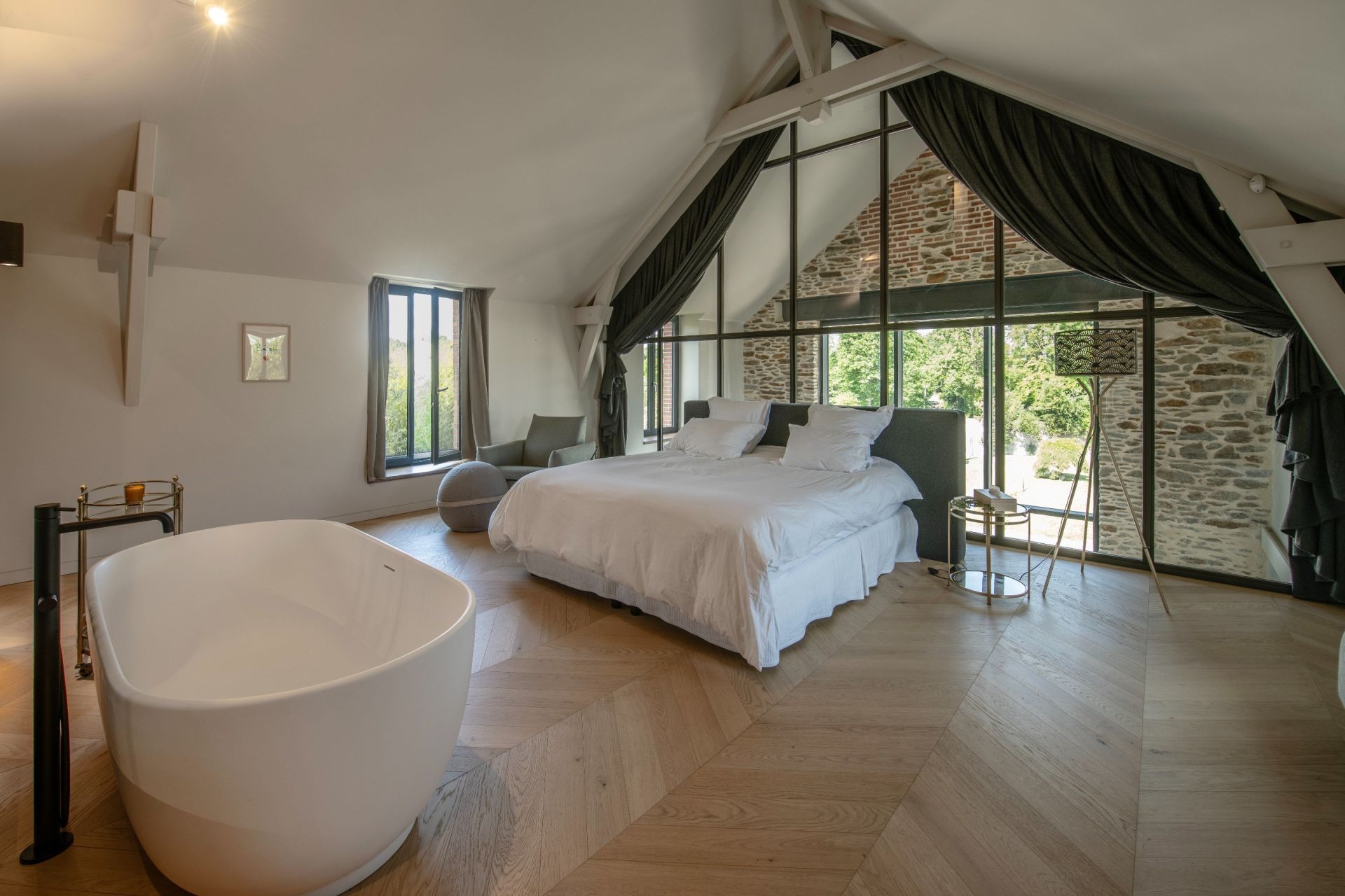 luxury long house 10 Rooms for sale on CARQUEFOU (44470)