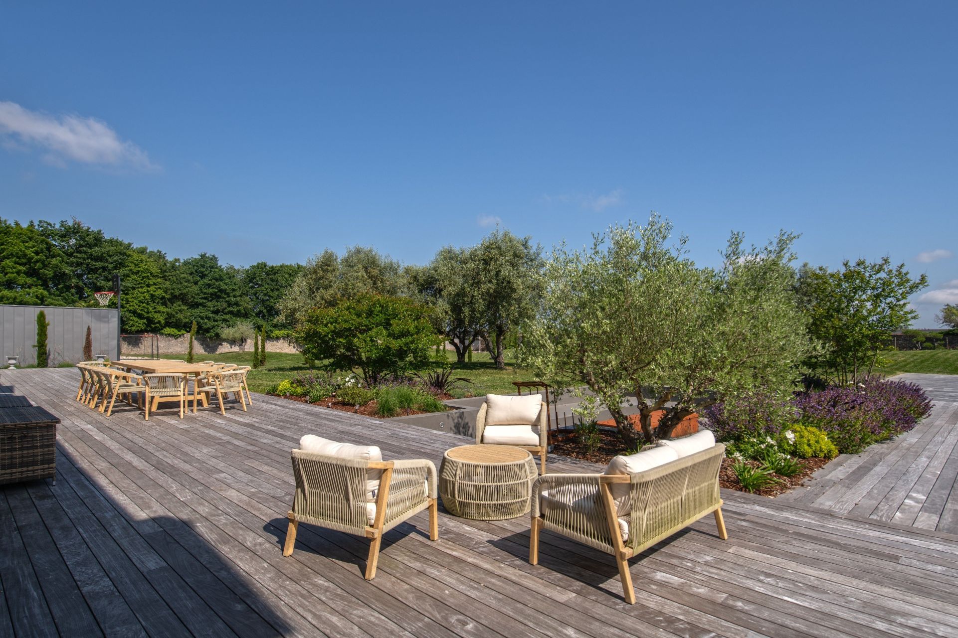 luxury long house 10 Rooms for sale on CARQUEFOU (44470)