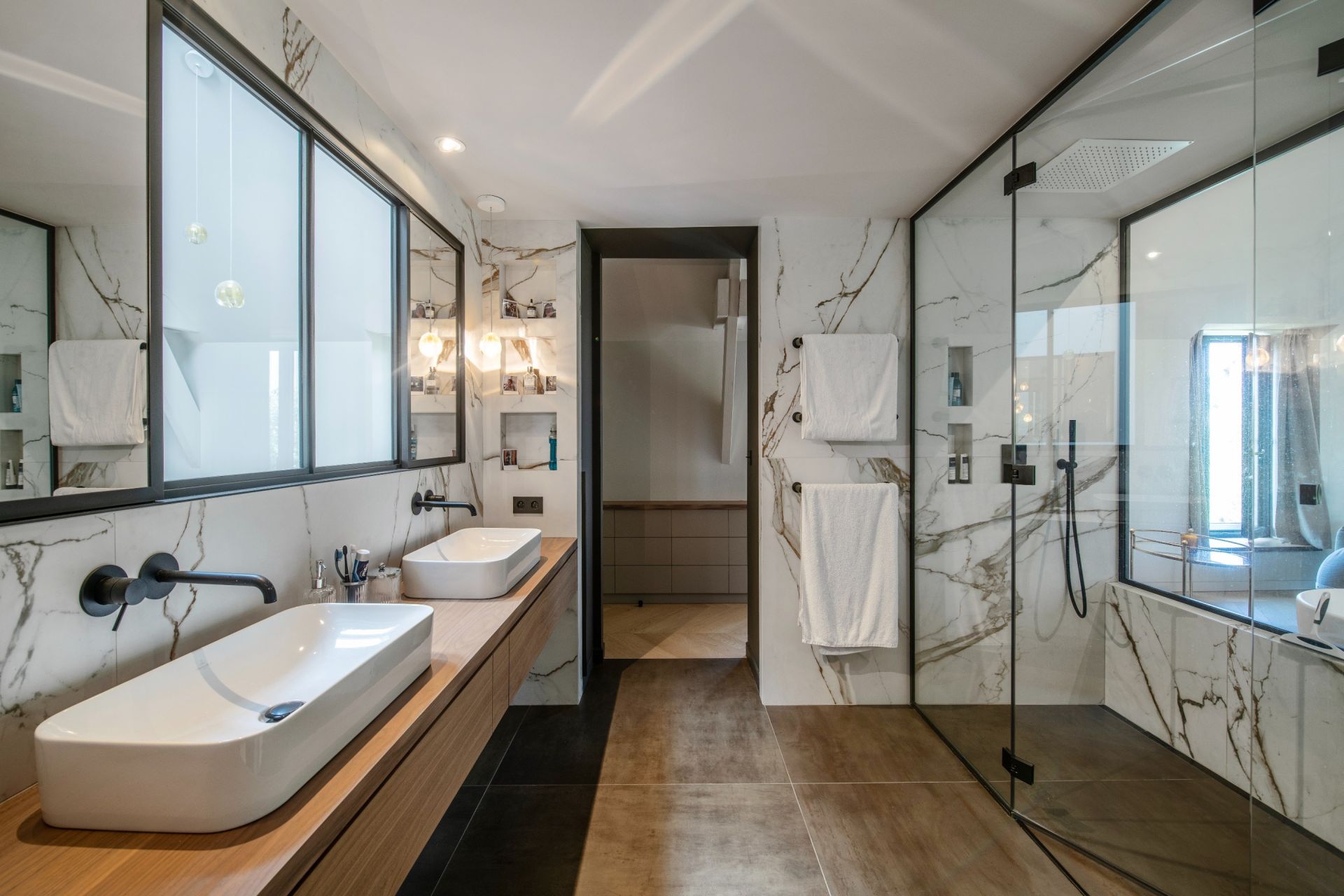 luxury long house 10 Rooms for sale on CARQUEFOU (44470)