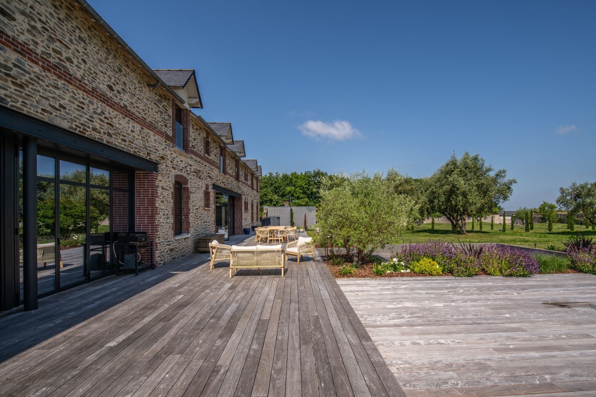 luxury long house 10 Rooms for sale on CARQUEFOU (44470)
