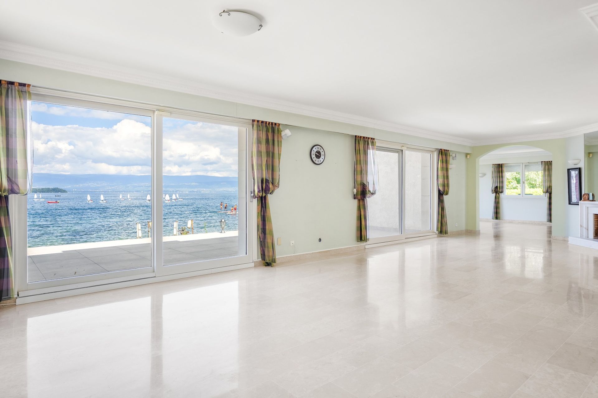 luxury villa 10 Rooms for sale on SCIEZ (74140)