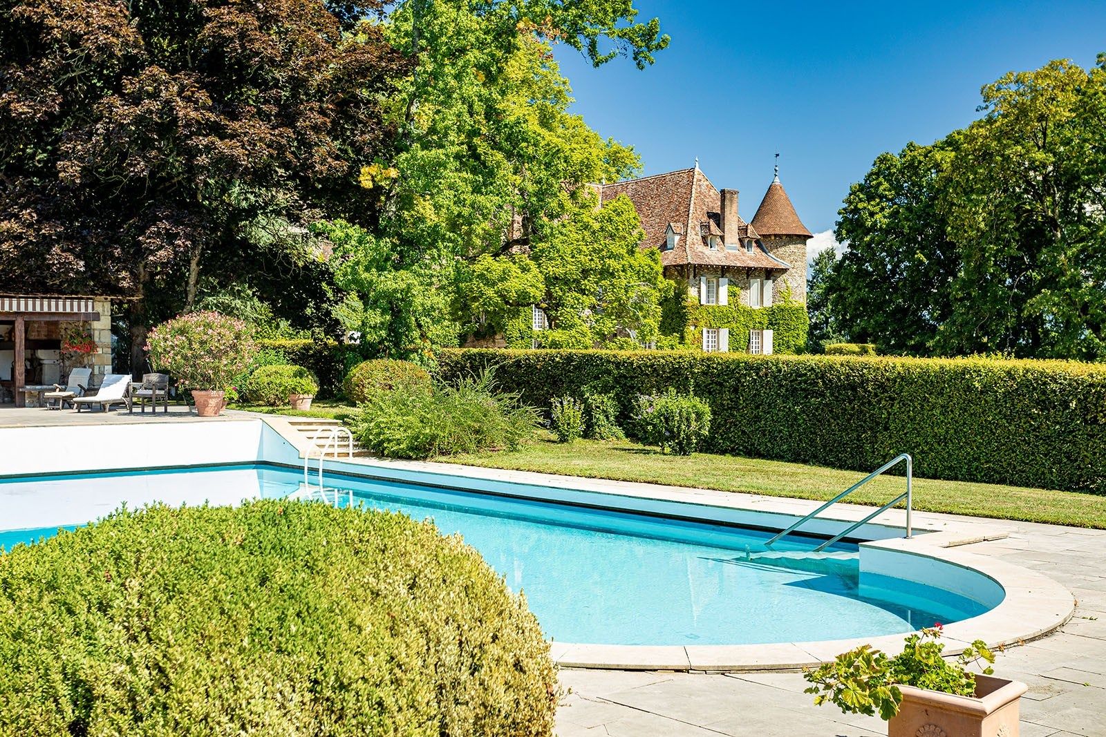 château 24 Pièces en vente sur LES AVENIERES (38630)