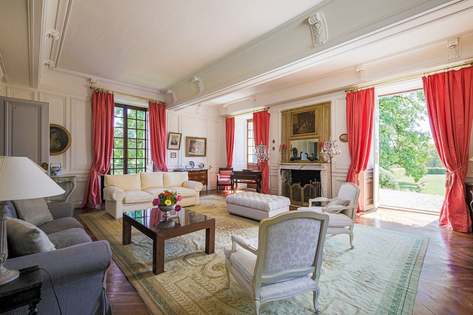 château 24 Pièces en vente sur LES AVENIERES (38630)