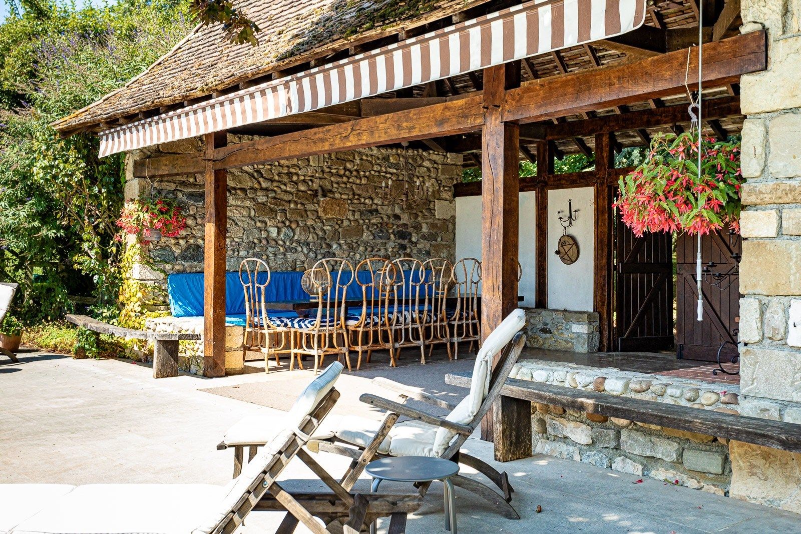 château 24 Pièces en vente sur LES AVENIERES (38630)