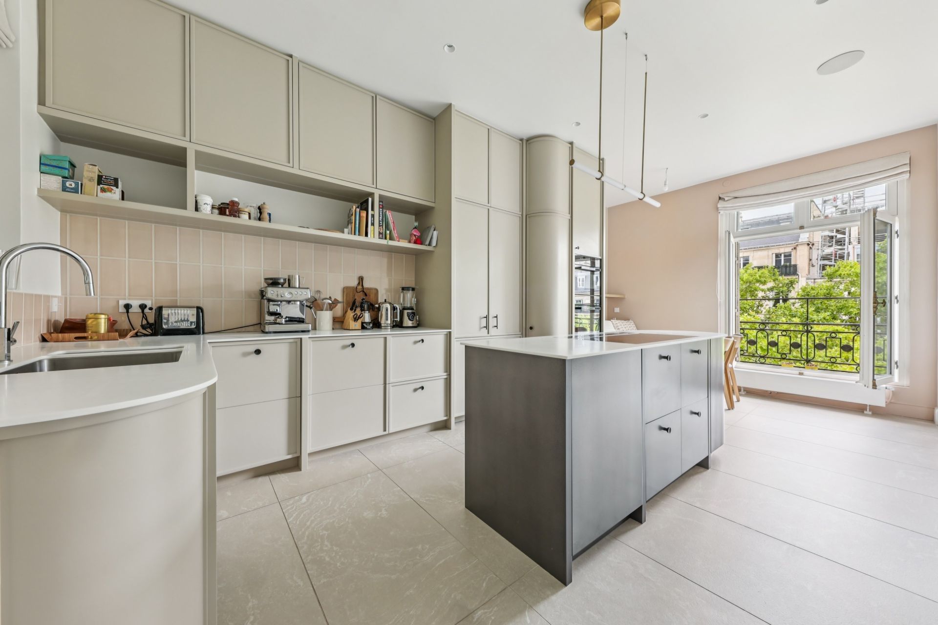 luxury apartment 7 Rooms for sale on PARIS (75017)