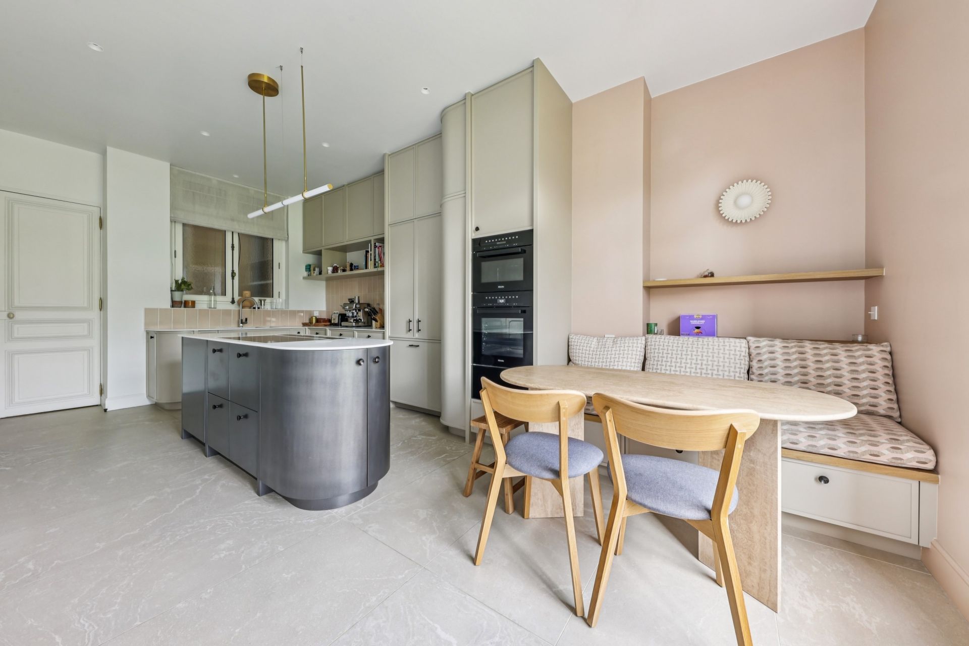 luxury apartment 7 Rooms for sale on PARIS (75017)