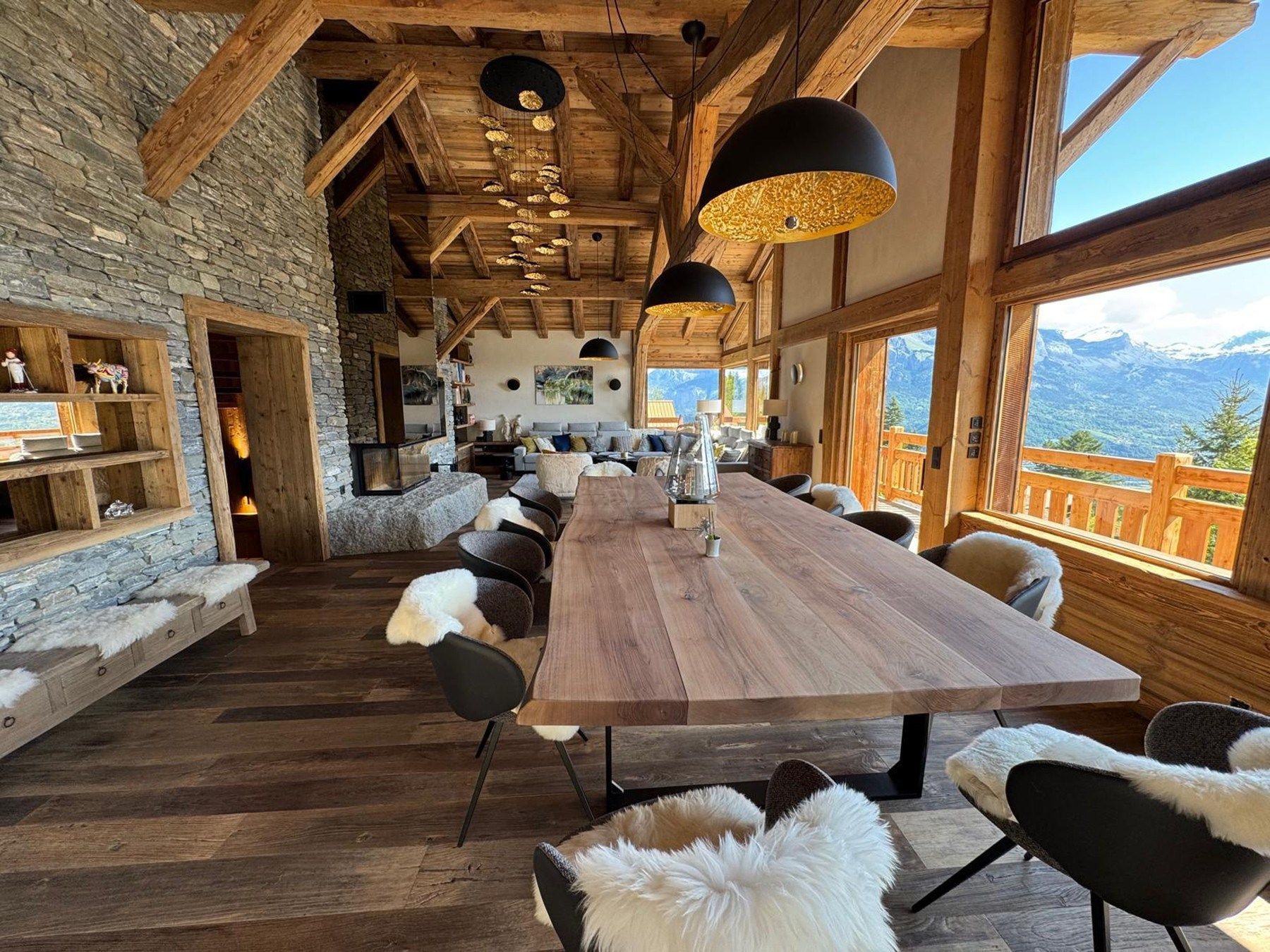 luxury chalet 10 Rooms for seasonal rent on COMBLOUX (74920)