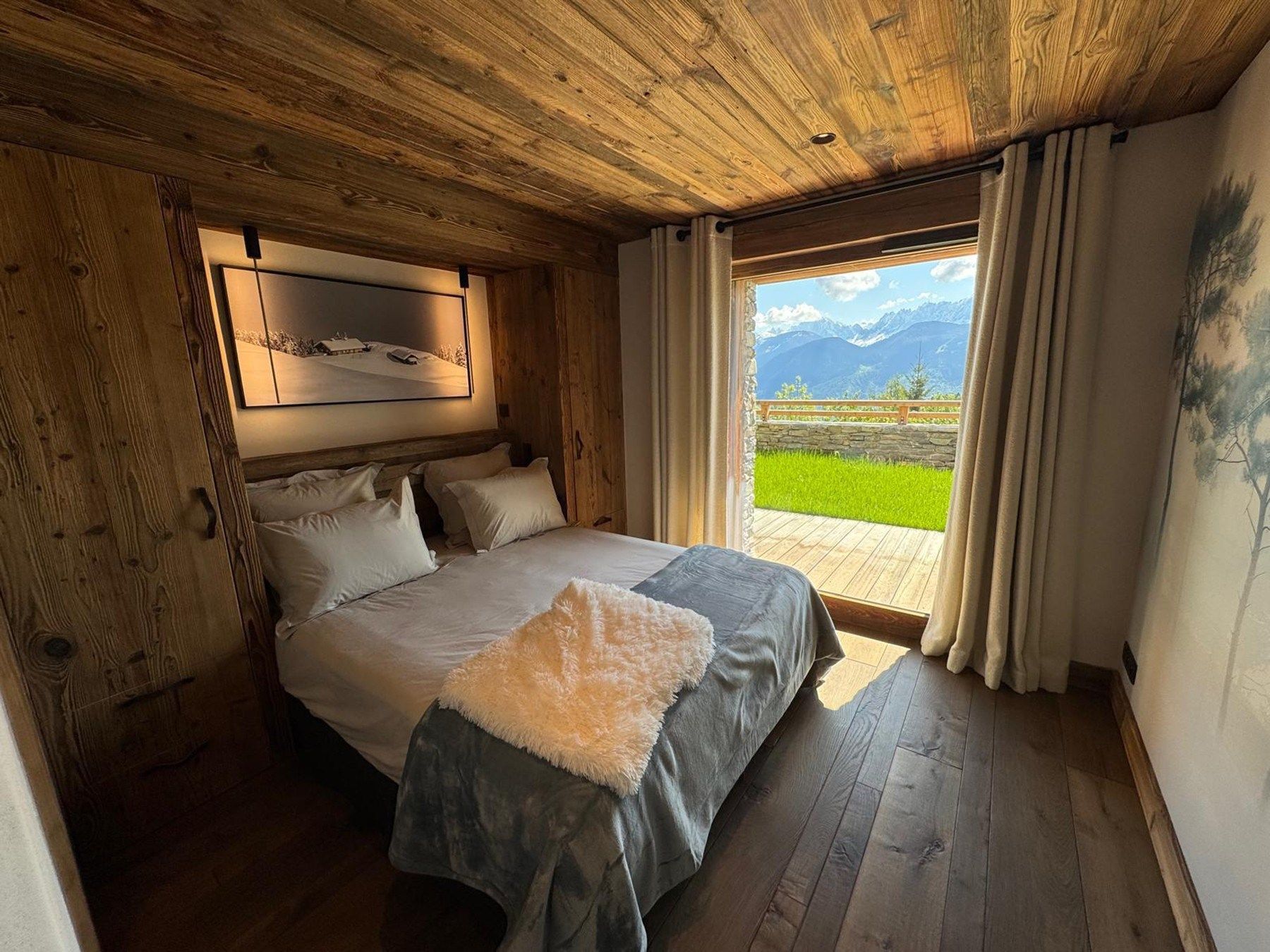 luxury chalet 10 Rooms for seasonal rent on COMBLOUX (74920)