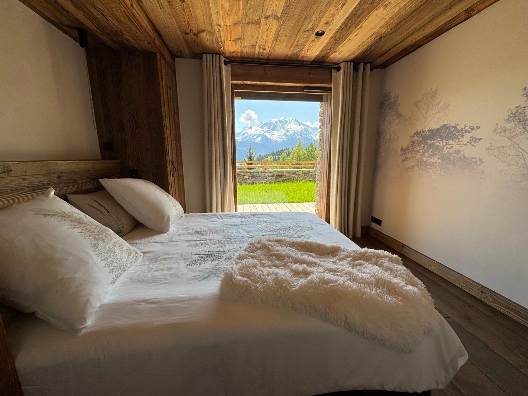 luxury chalet 10 Rooms for seasonal rent on COMBLOUX (74920)