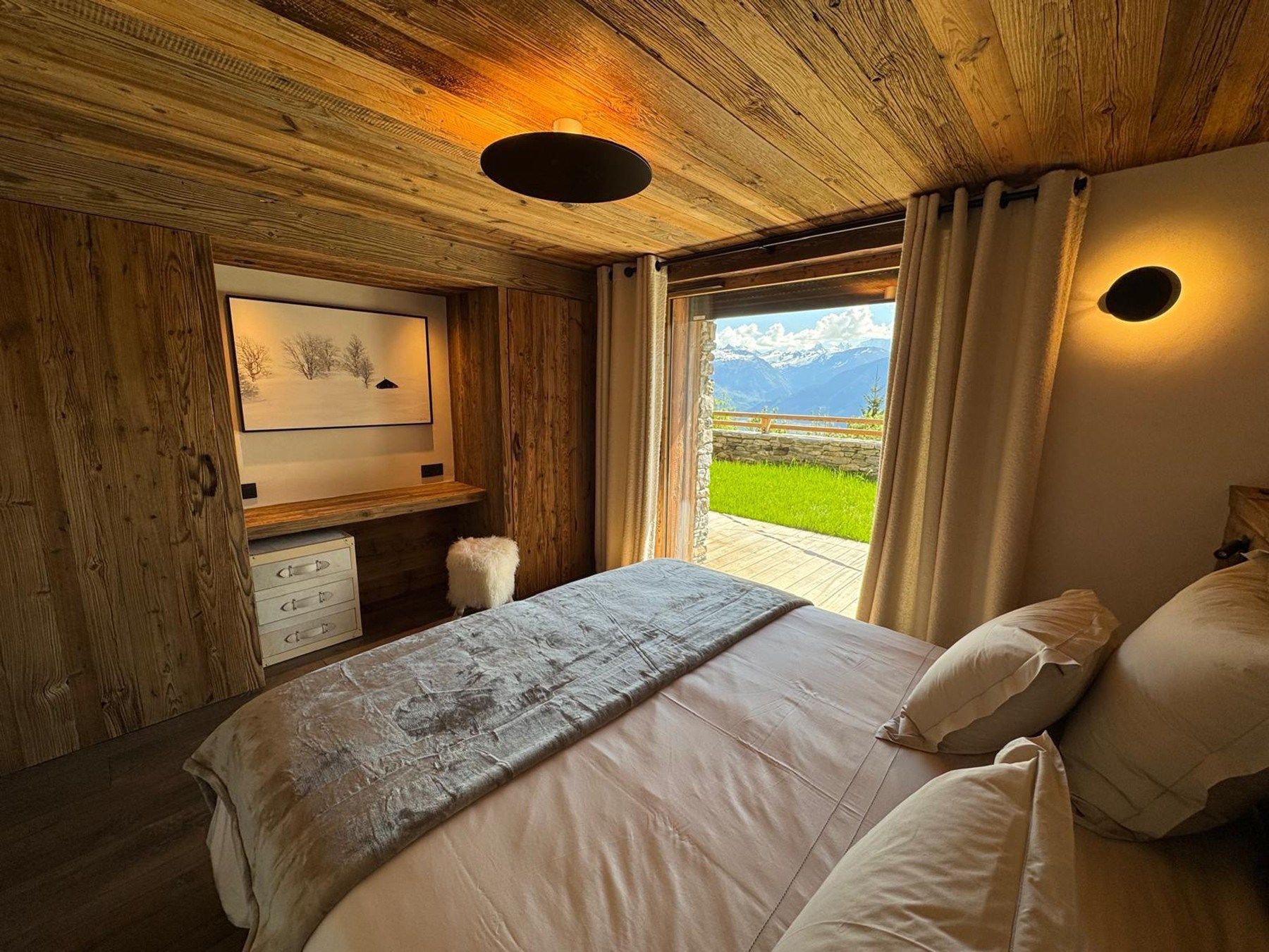 luxury chalet 10 Rooms for seasonal rent on COMBLOUX (74920)