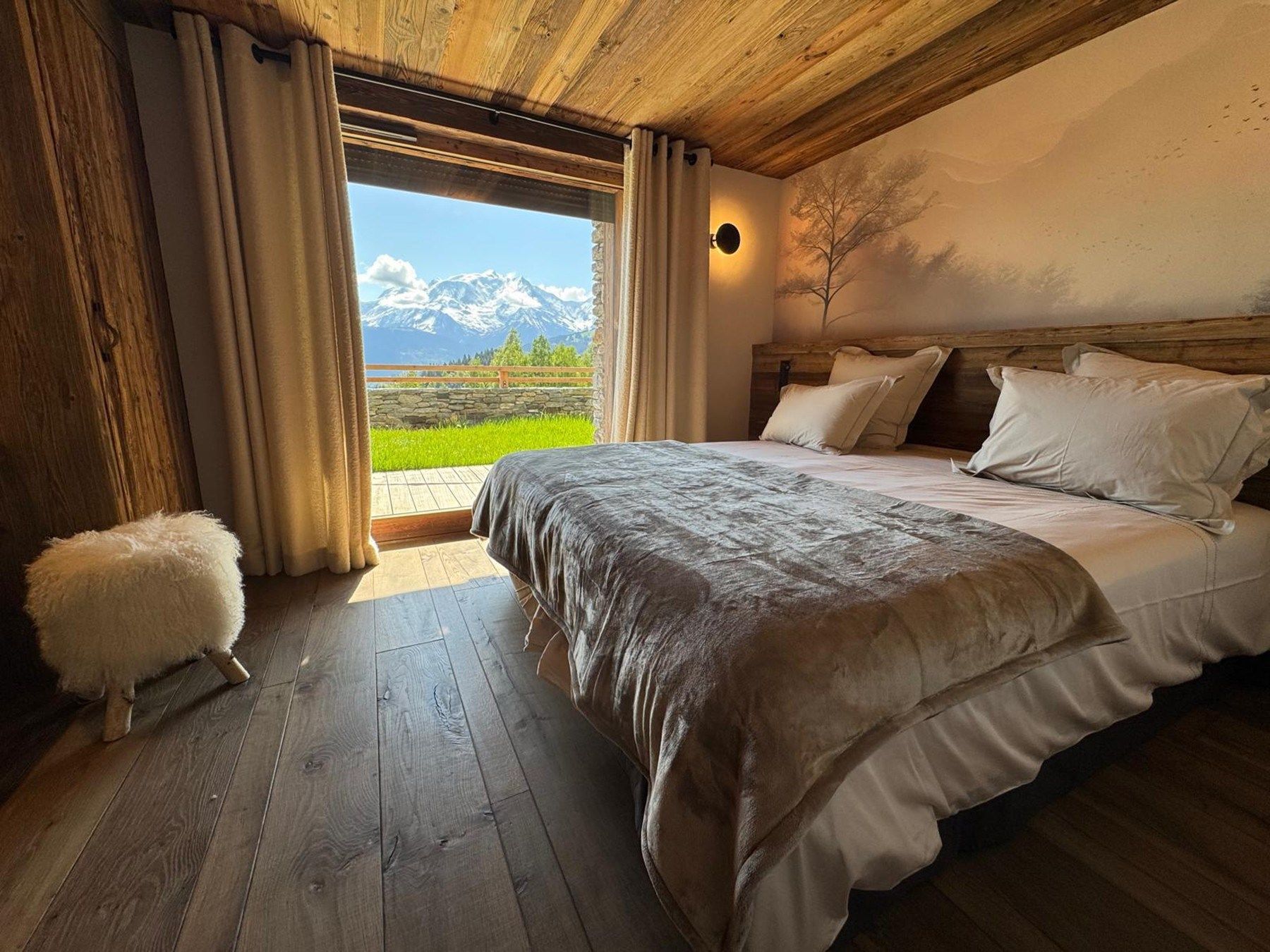 luxury chalet 10 Rooms for seasonal rent on COMBLOUX (74920)
