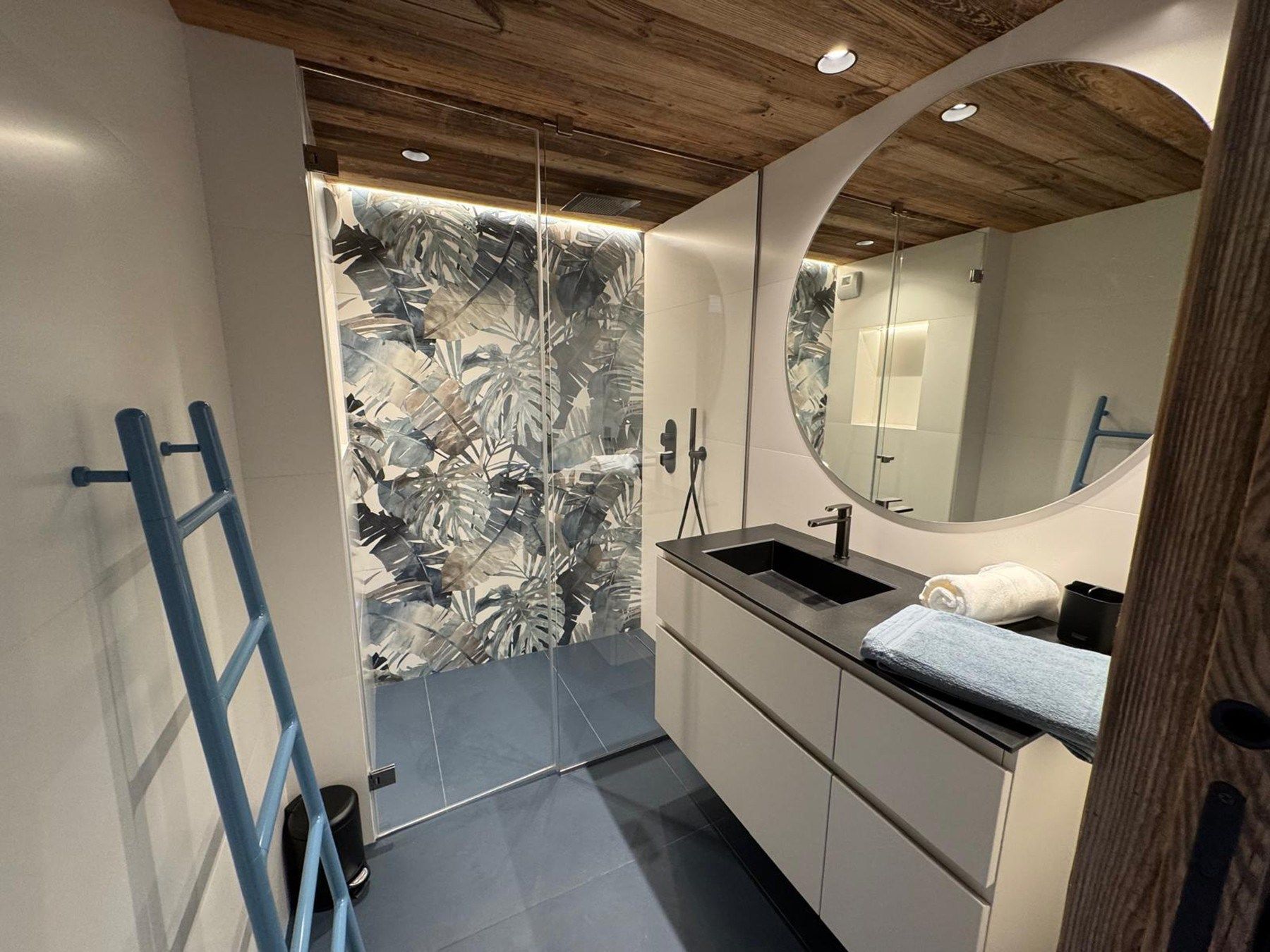 luxury chalet 10 Rooms for seasonal rent on COMBLOUX (74920)