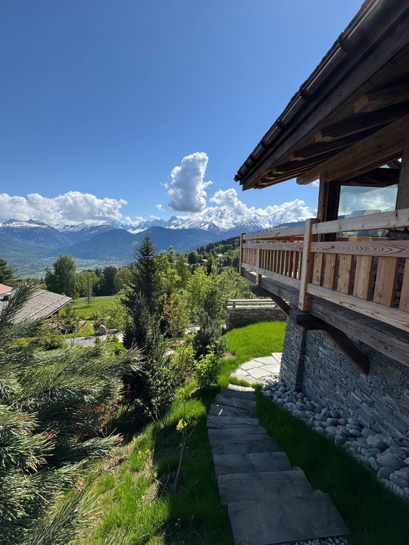 luxury chalet 10 Rooms for seasonal rent on COMBLOUX (74920)