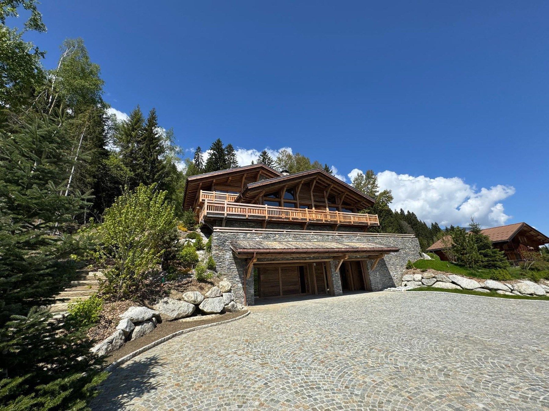 luxury chalet 10 Rooms for seasonal rent on COMBLOUX (74920)