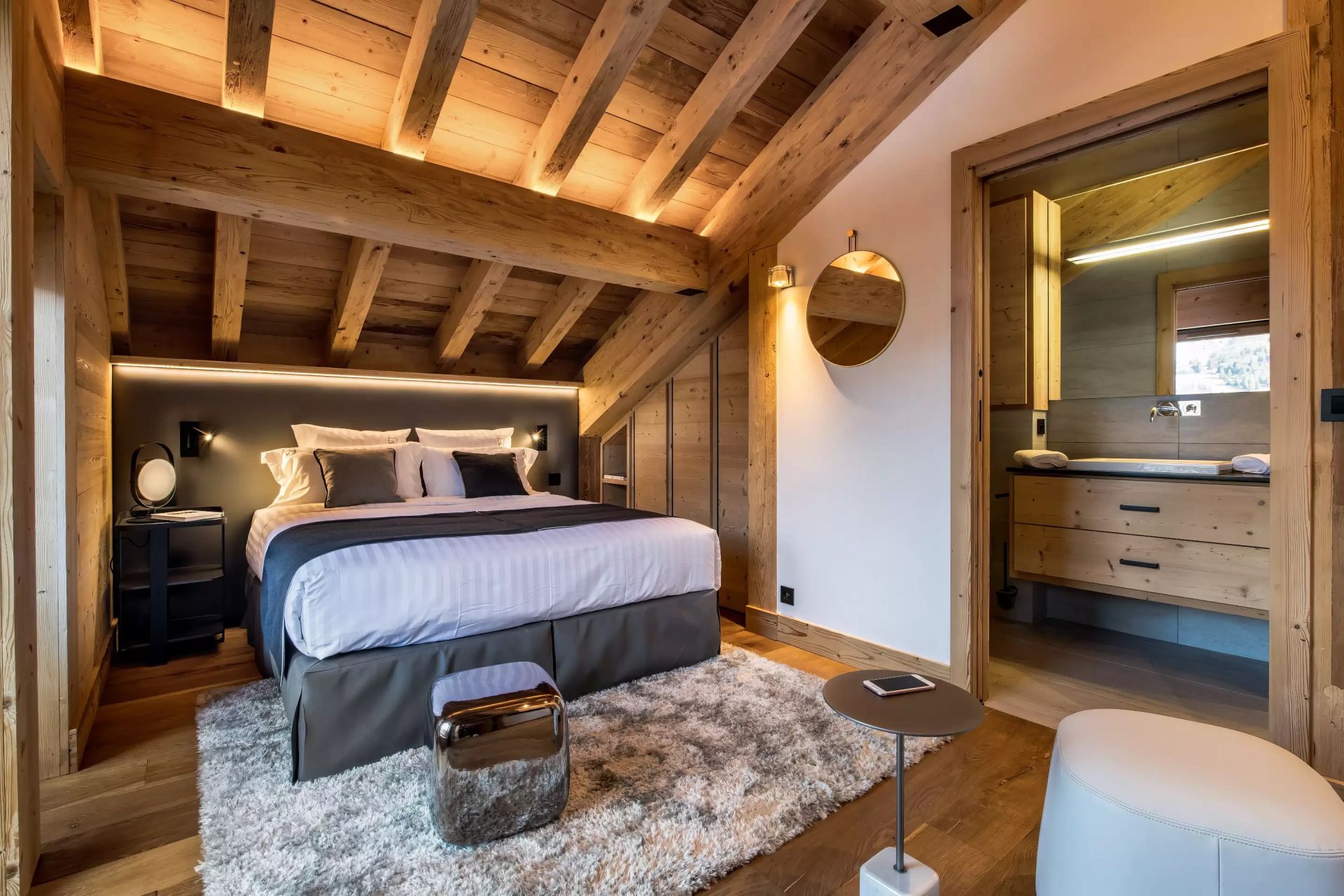 chalet de luxe 8 Pièces en location saisonnière sur MERIBEL LES ALLUES (73550)