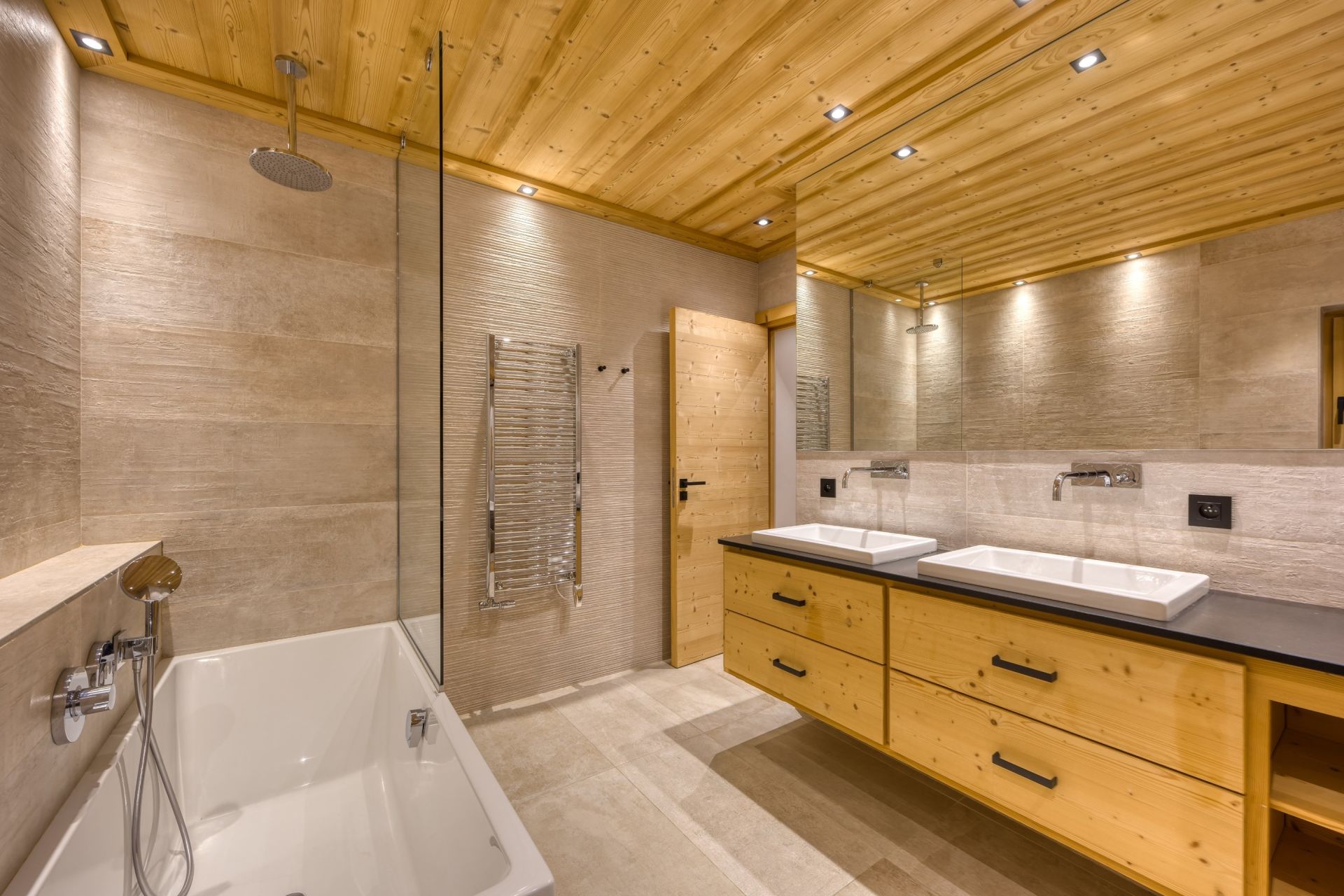 chalet de luxe 8 Pièces en location saisonnière sur MERIBEL LES ALLUES (73550)