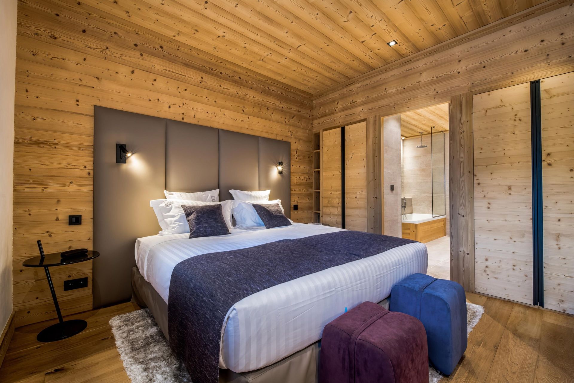 luxury chalet 8 Rooms for seasonal rent on MERIBEL LES ALLUES (73550)
