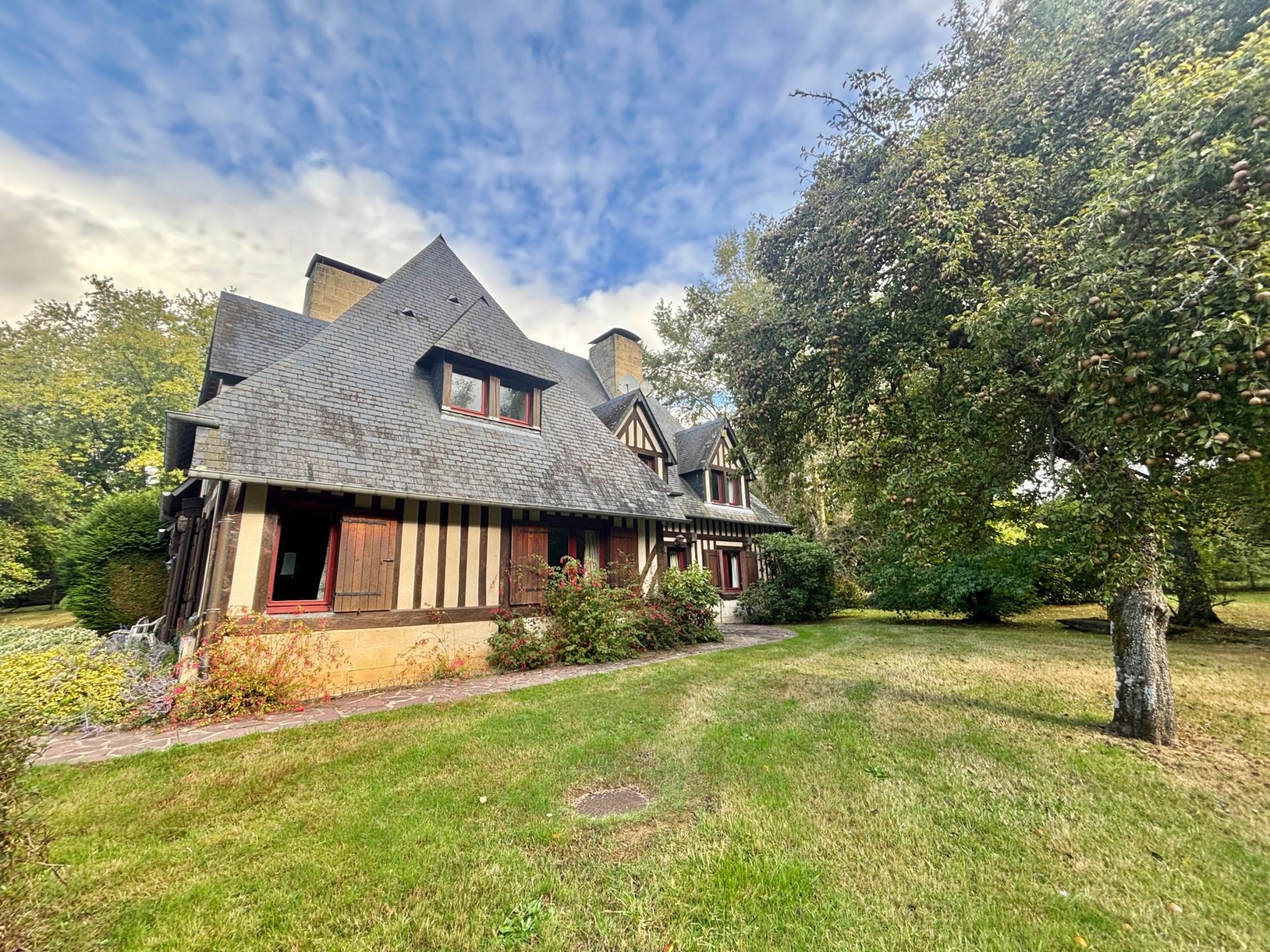 luxury house 10 Rooms for sale on ENGLESQUEVILLE EN AUGE (14800)
