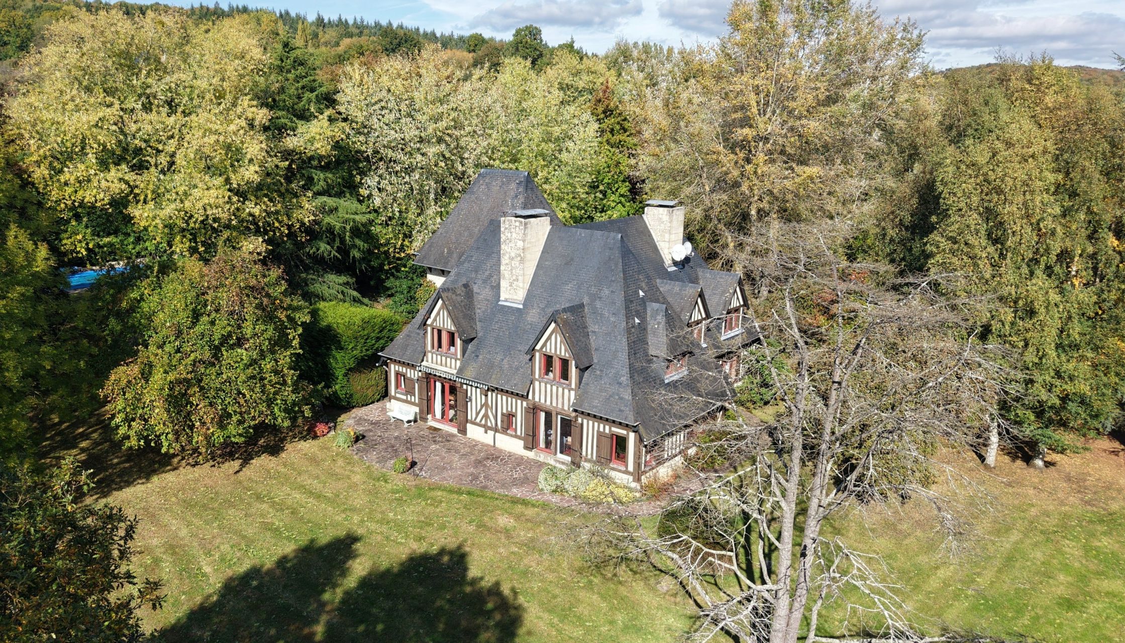 luxury house 10 Rooms for sale on ENGLESQUEVILLE EN AUGE (14800)