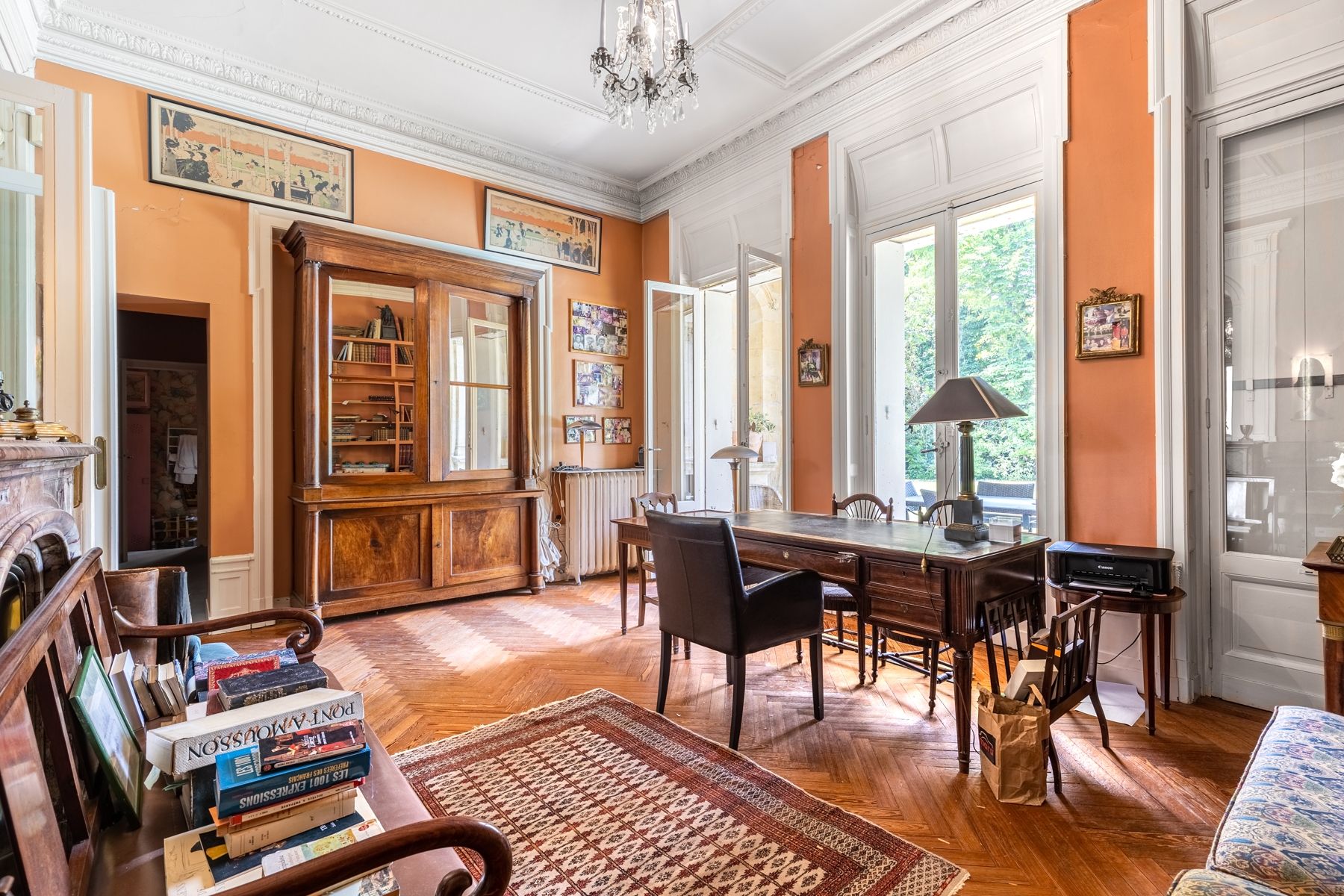 luxury property 13 Rooms for sale on BORDEAUX (33000)