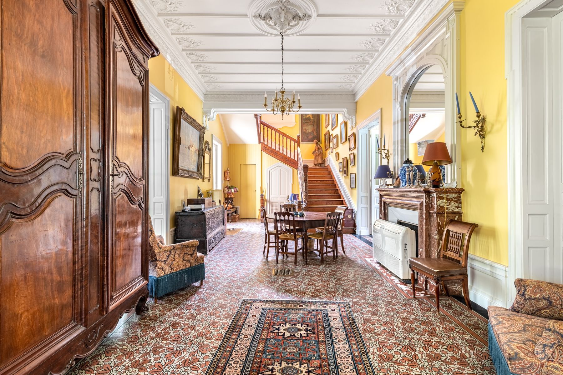 luxury property 13 Rooms for sale on BORDEAUX (33000)