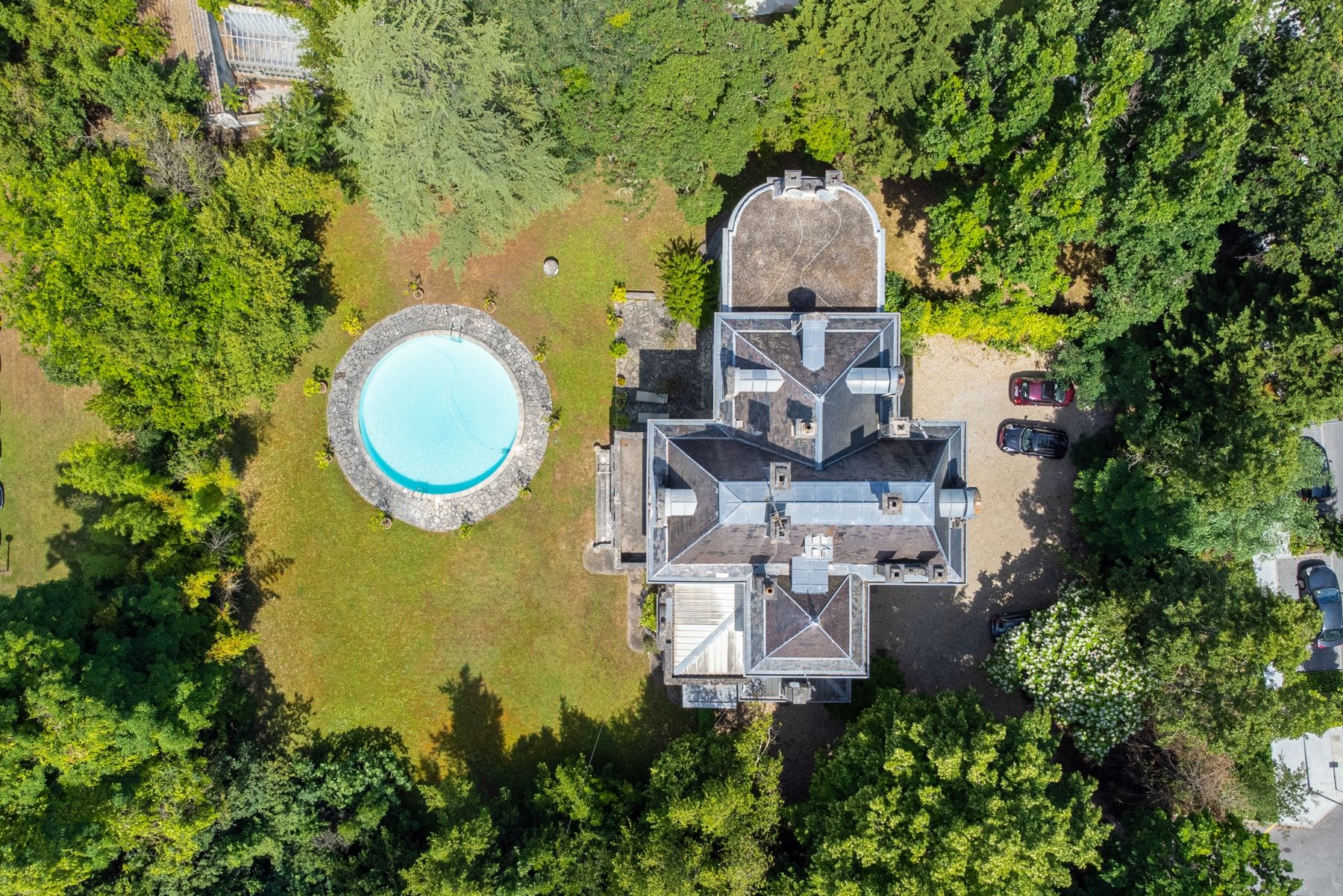 luxury property 13 Rooms for sale on BORDEAUX (33000)