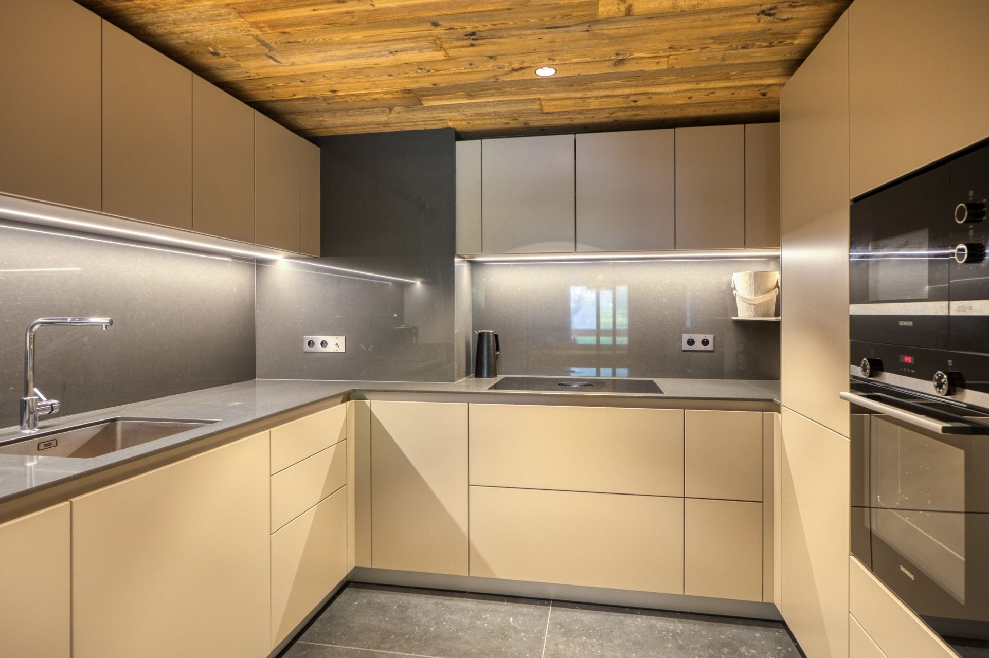 appartement de luxe 5 Pièces en location saisonnière sur MERIBEL LES ALLUES (73550)