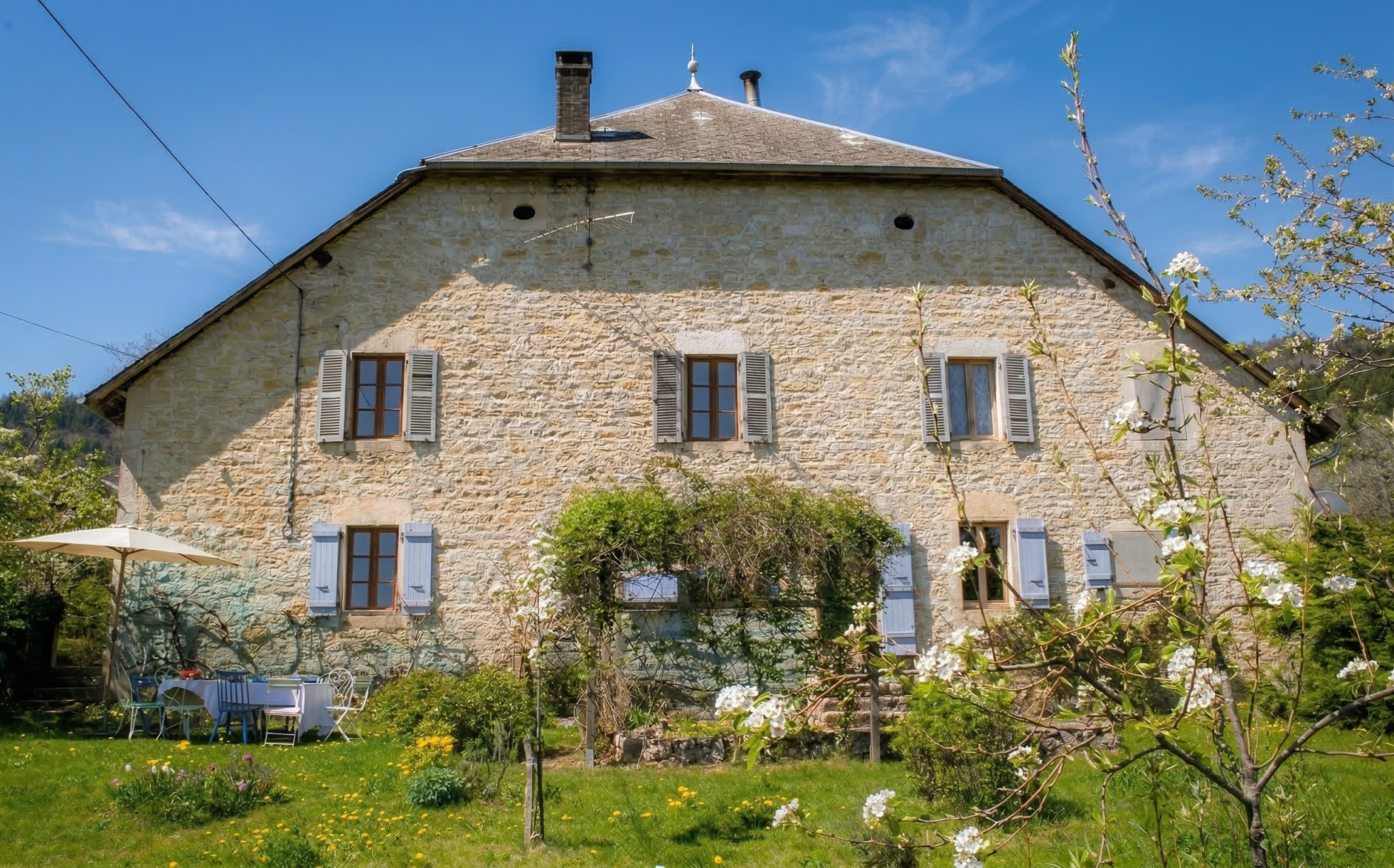 maison de luxe 5 Pièces en vente sur VALROMEY SUR SERAN (01260)