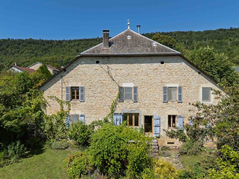 maison de luxe 5 Pièces en vente sur VALROMEY SUR SERAN (01260)