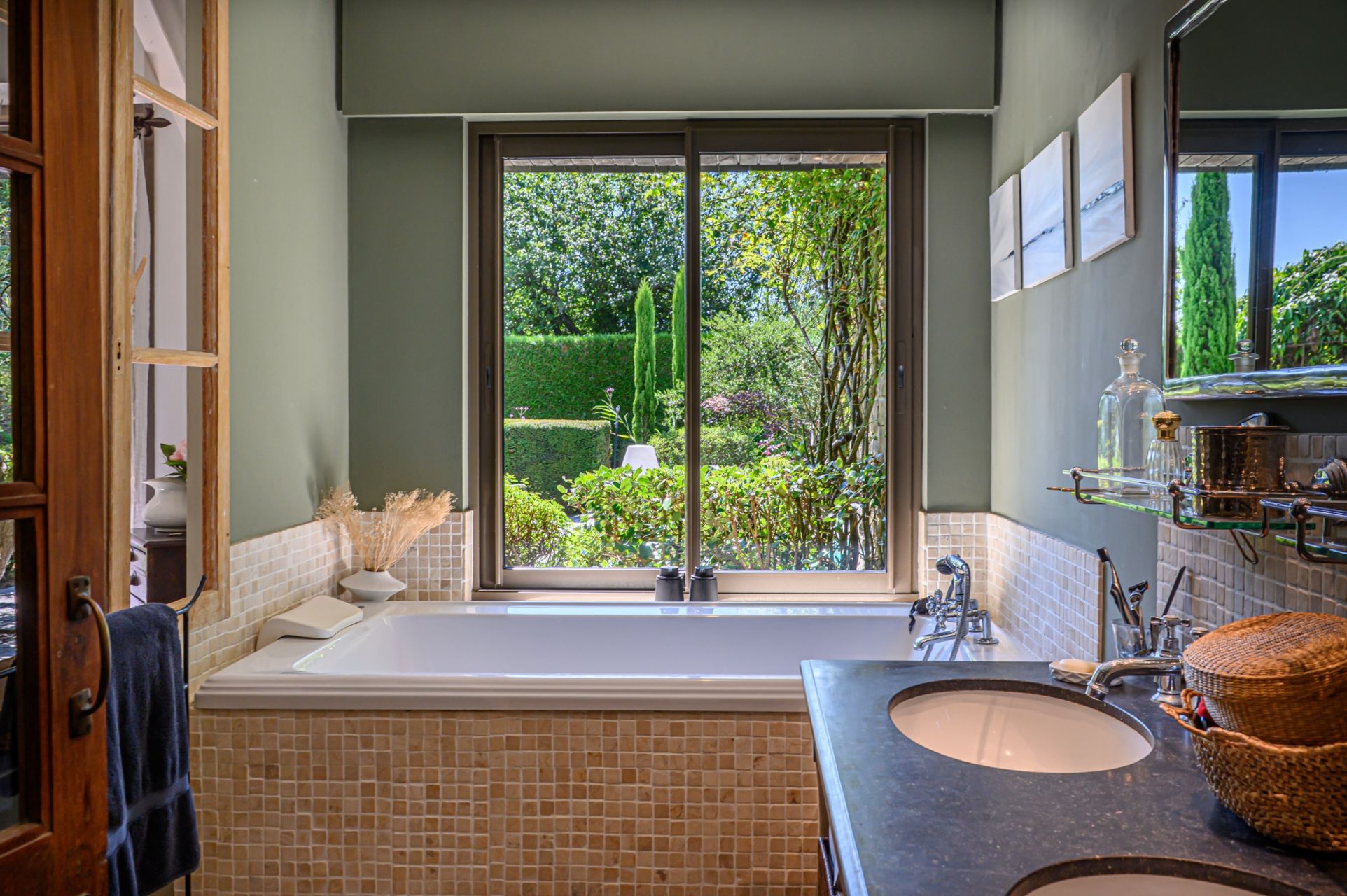 luxury house 7 Rooms for sale on VANNES (56000)