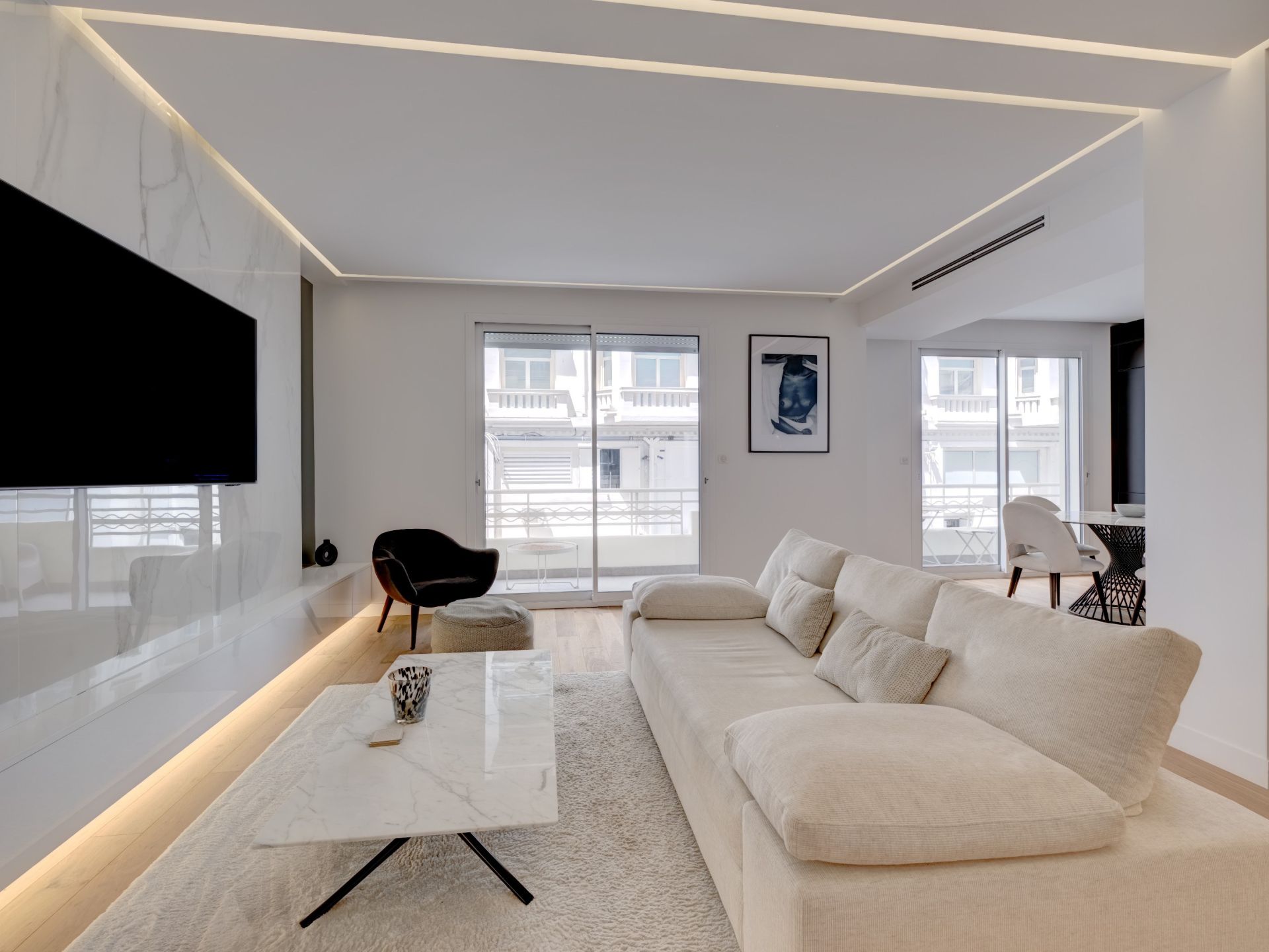 luxury apartment 3 Rooms for sale on CANNES (06400)