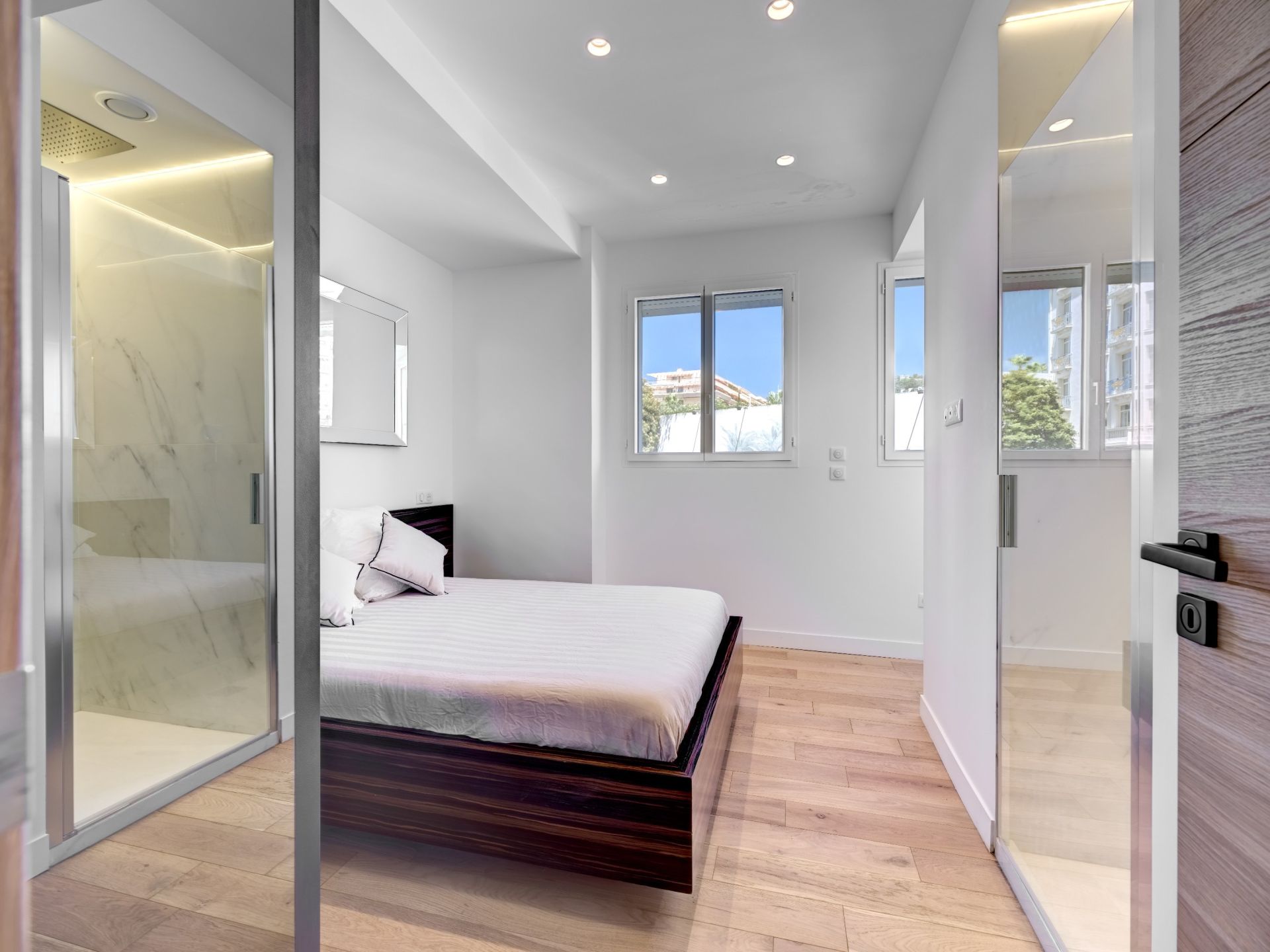 luxury apartment 3 Rooms for sale on CANNES (06400)