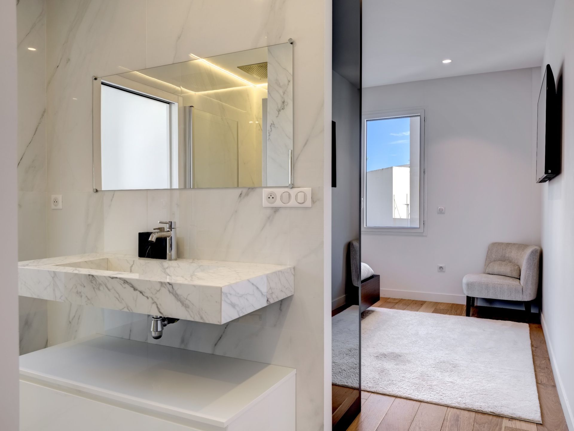 luxury apartment 3 Rooms for sale on CANNES (06400)