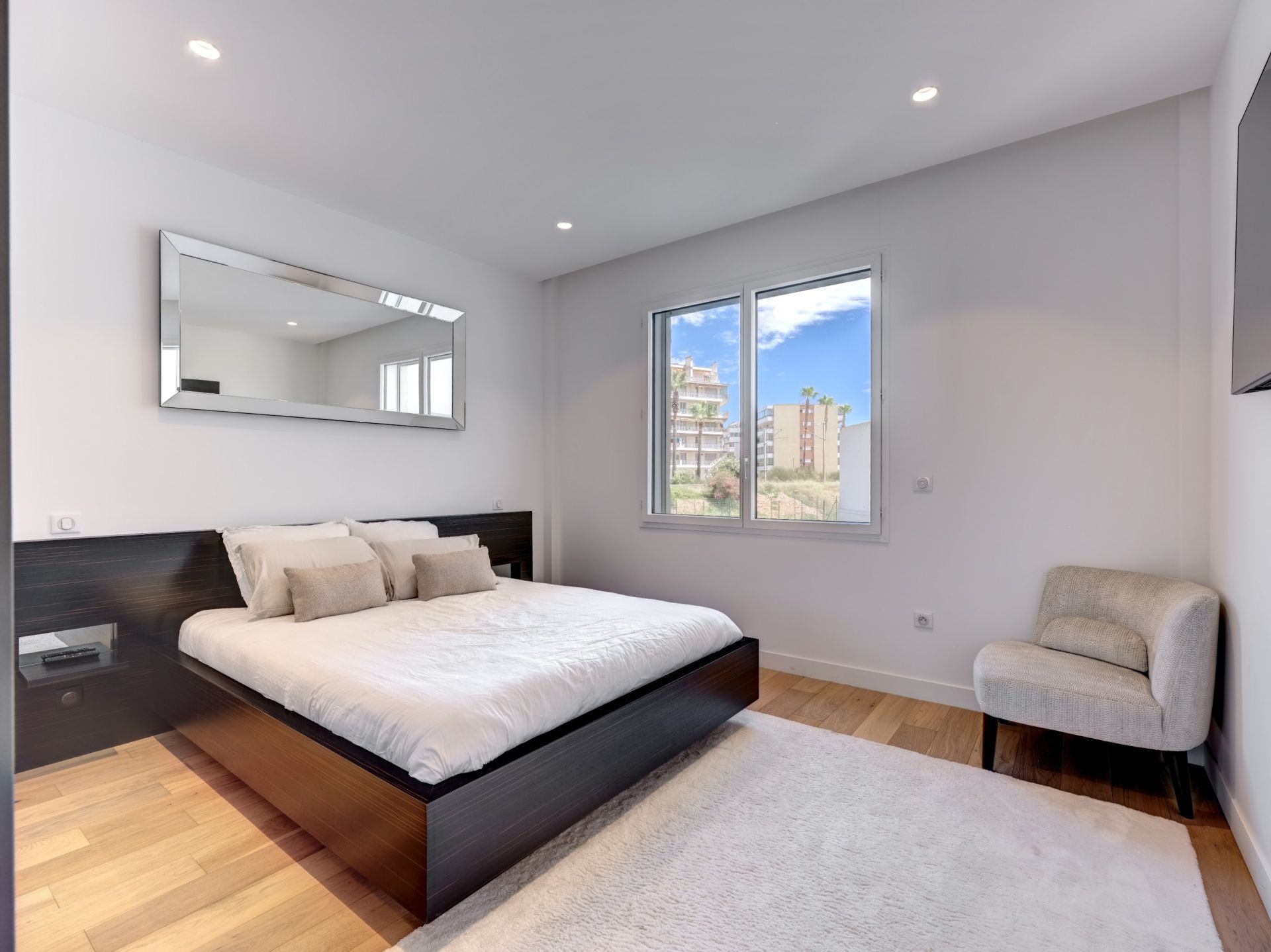 luxury apartment 3 Rooms for sale on CANNES (06400)