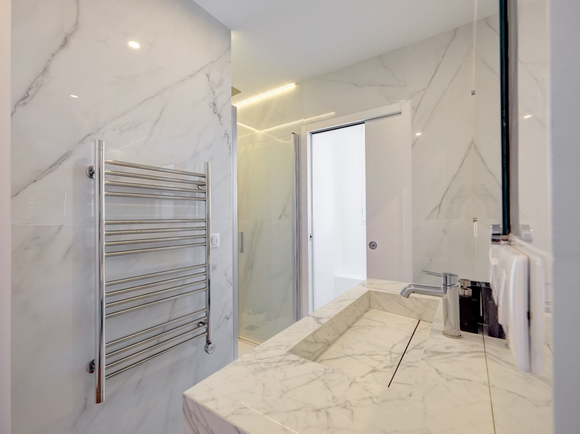 luxury apartment 3 Rooms for sale on CANNES (06400)