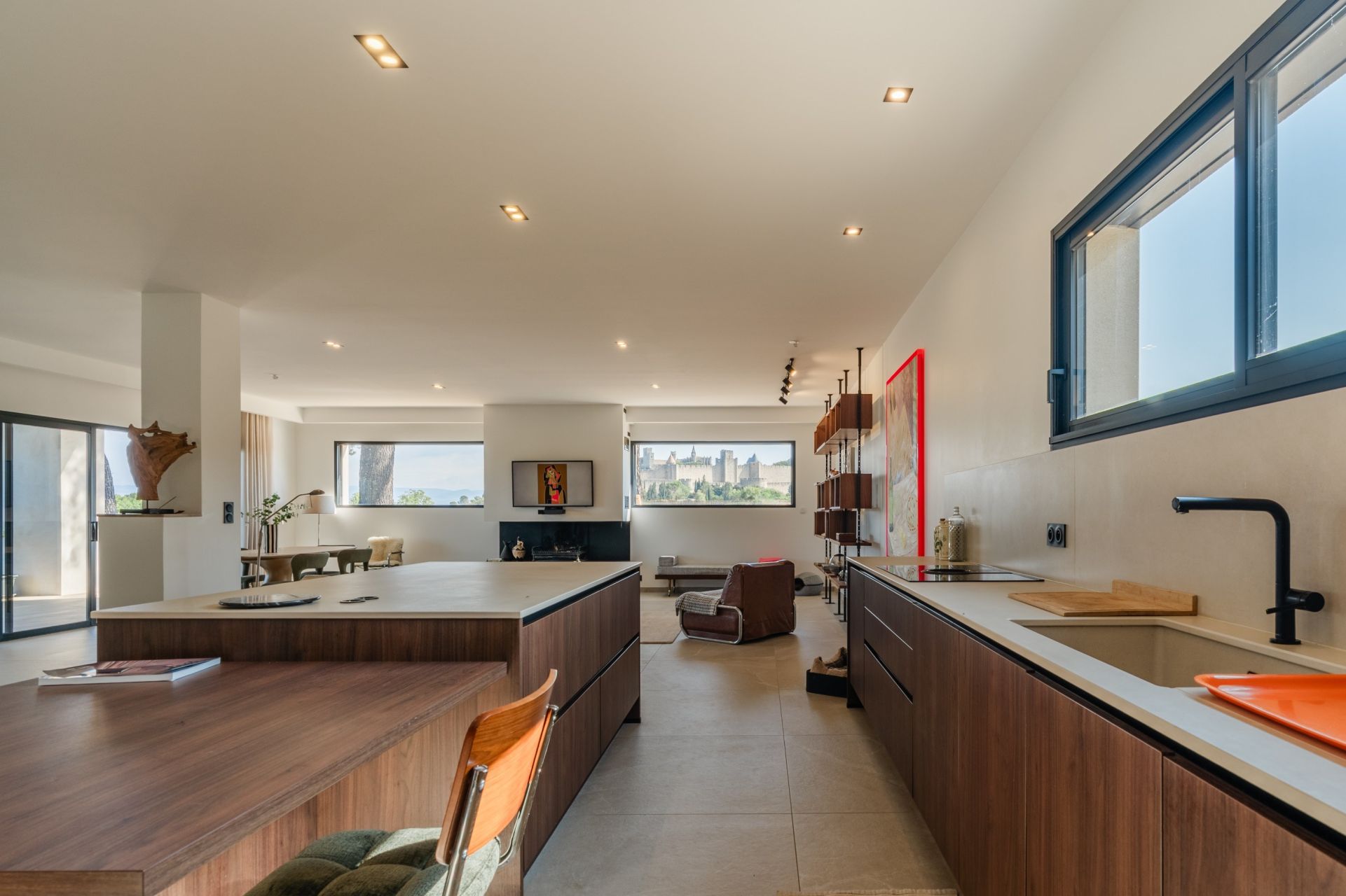 luxury house 8 Rooms for sale on CARCASSONNE (11000)