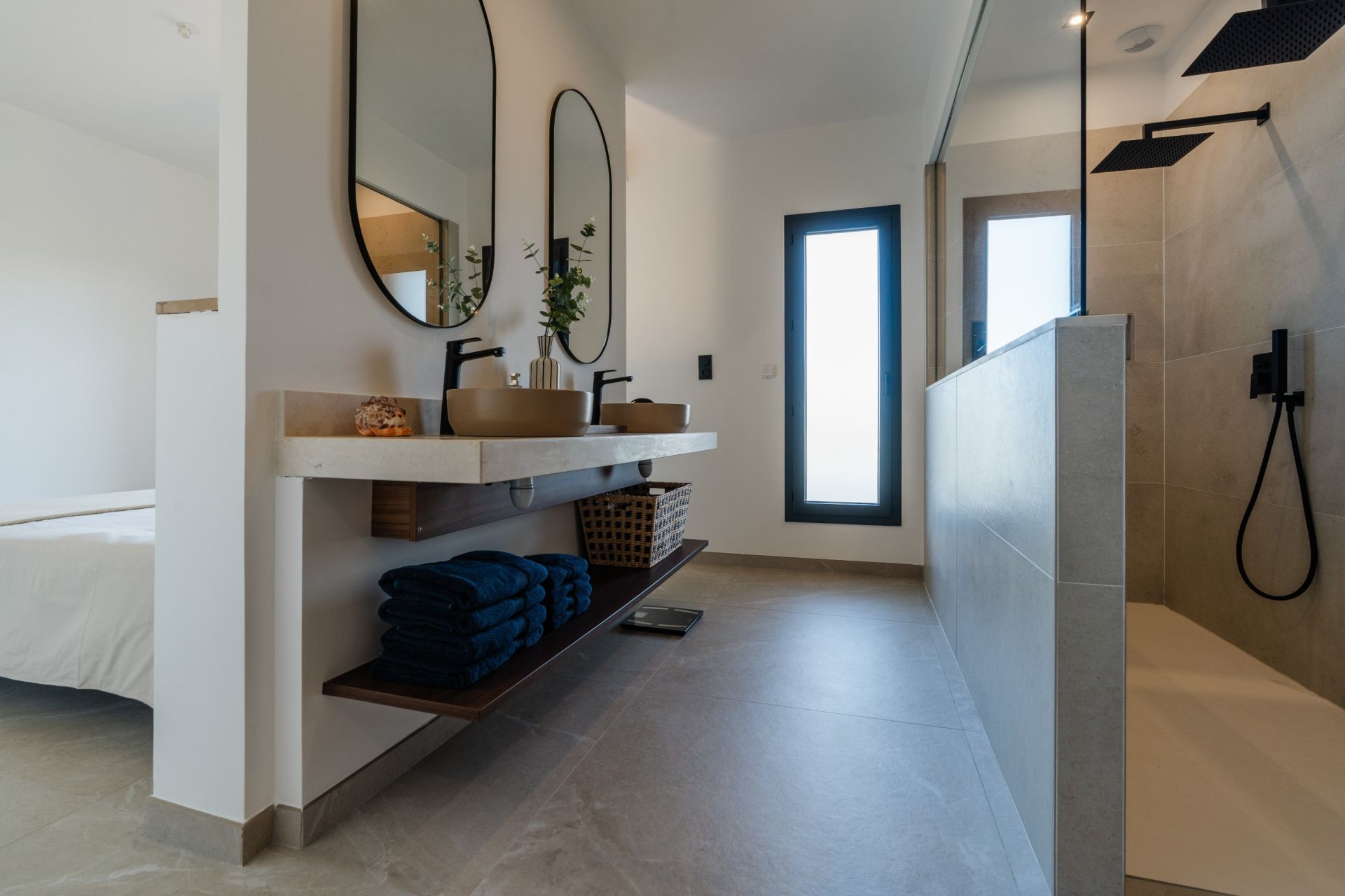 luxury house 8 Rooms for sale on CARCASSONNE (11000)