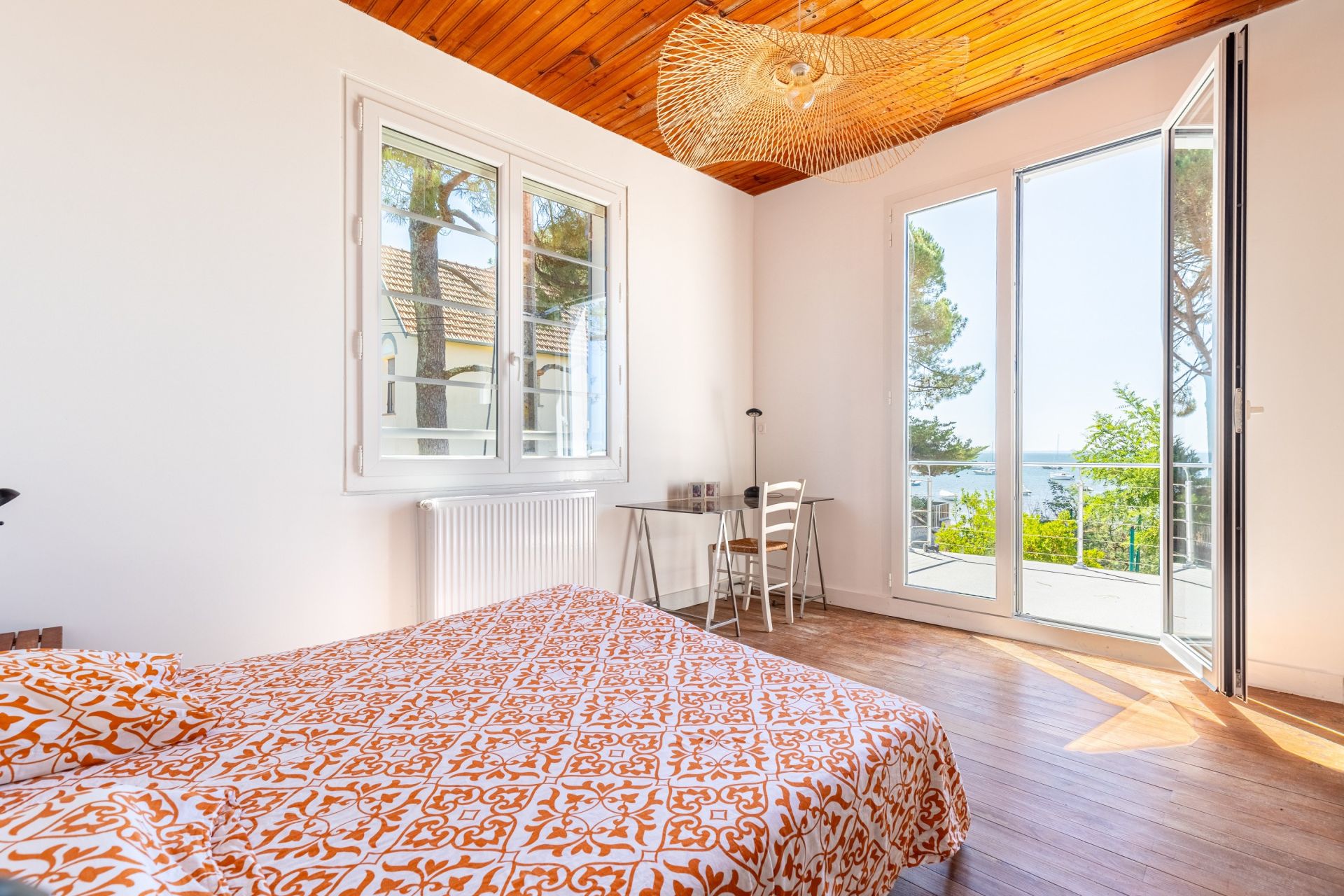 luxury house 6 Rooms for sale on CAP FERRET (33970)