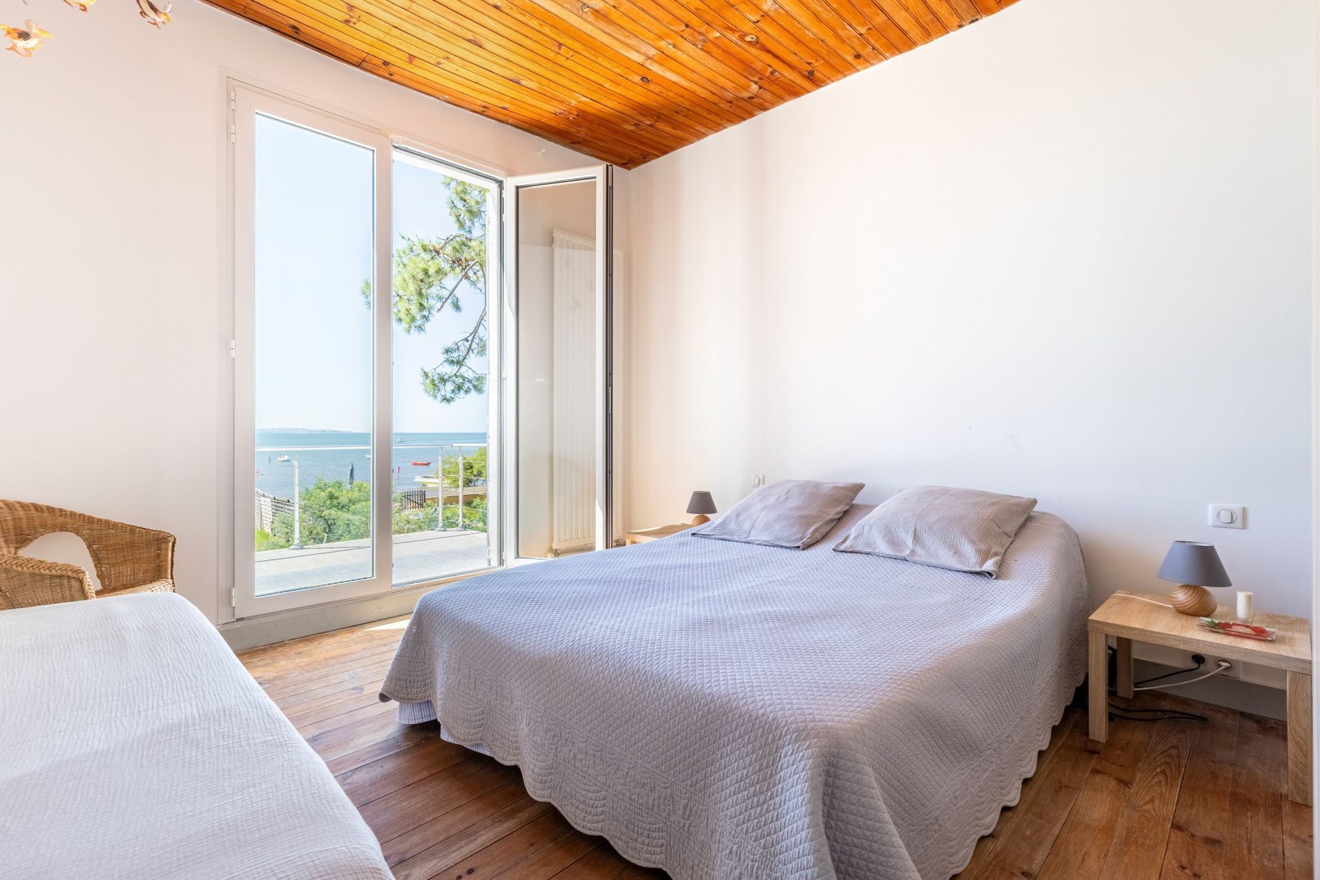 luxury house 6 Rooms for sale on CAP FERRET (33970)
