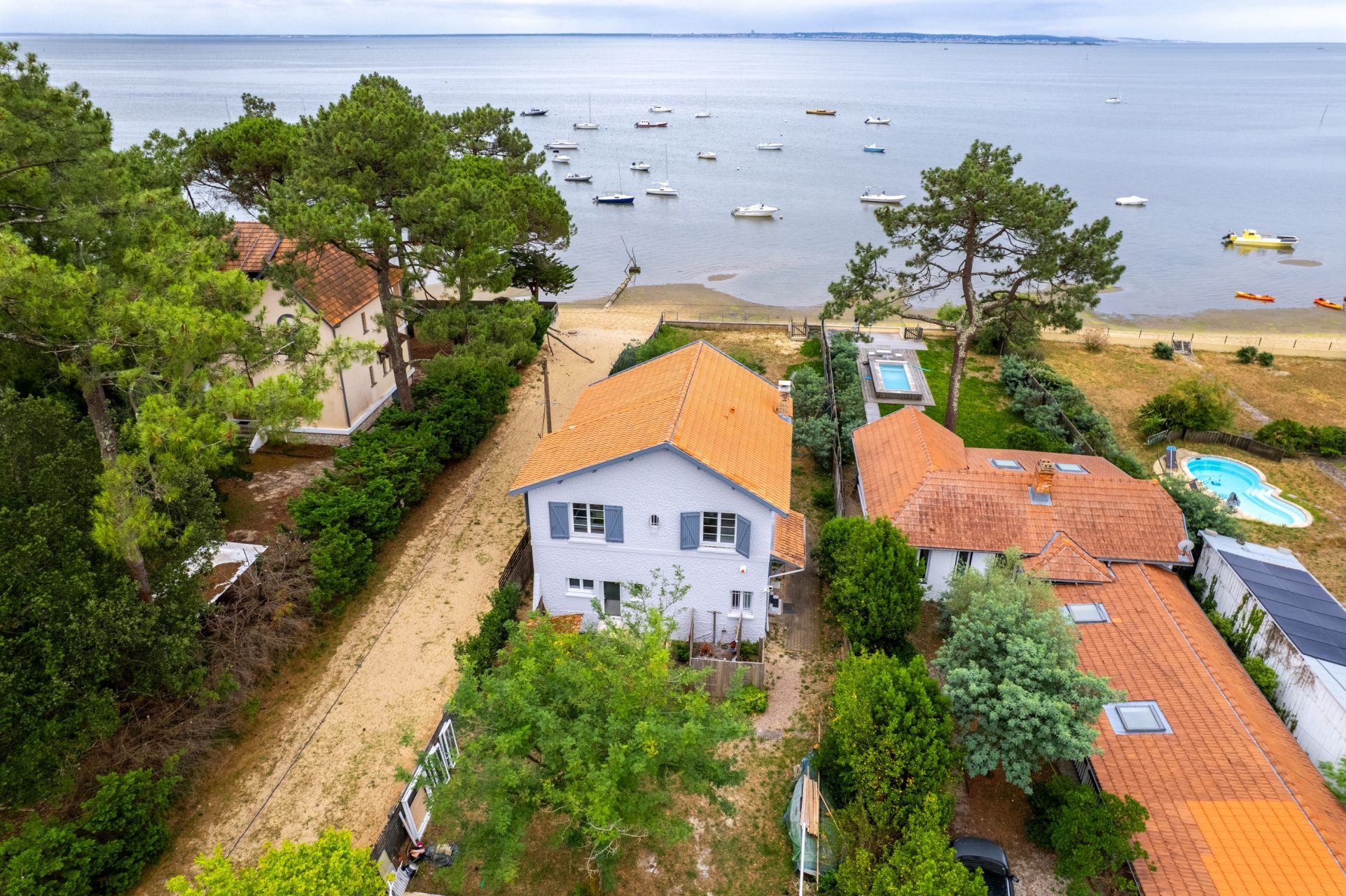 luxury house 6 Rooms for sale on CAP FERRET (33970)