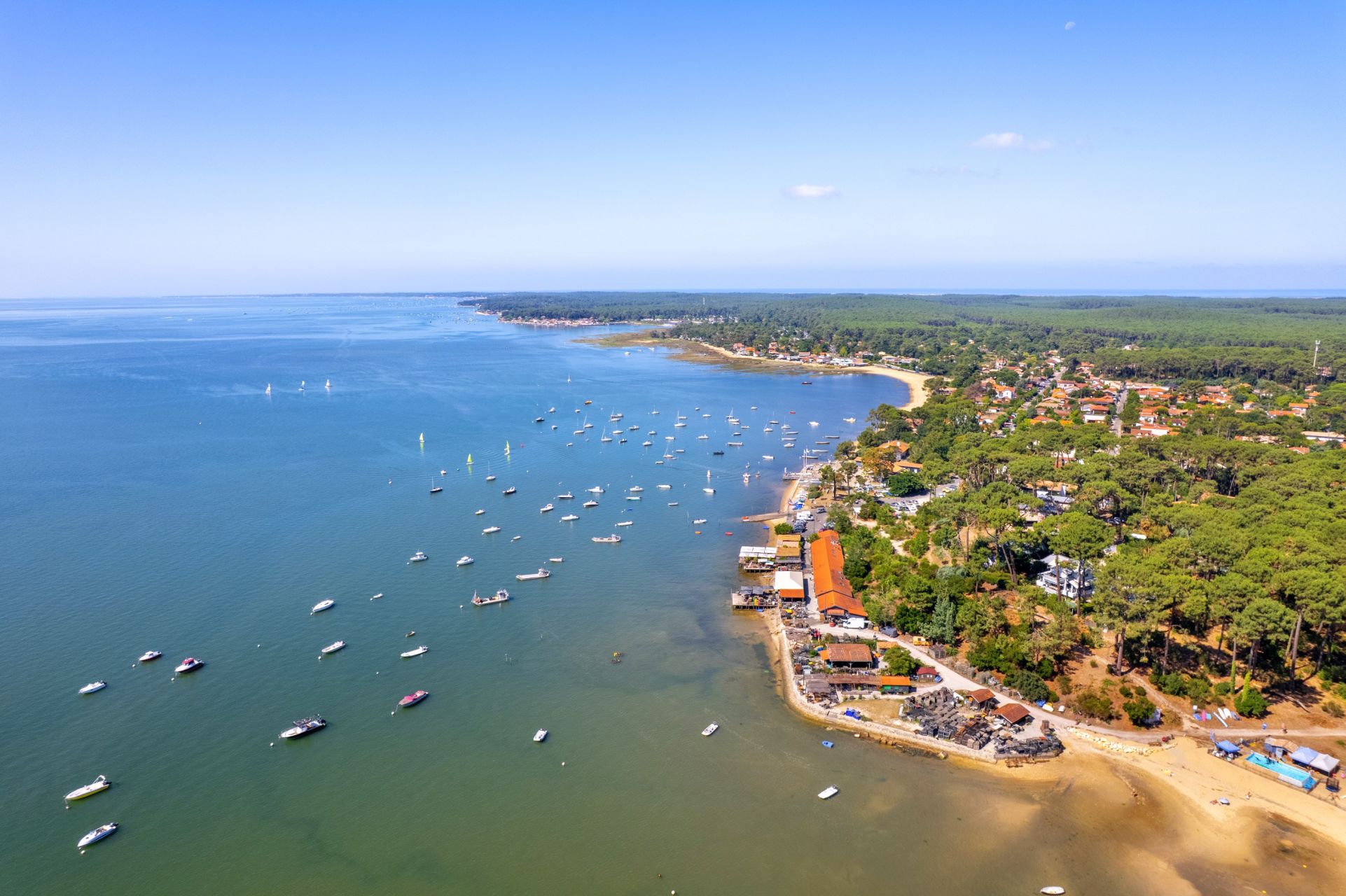 luxury house 6 Rooms for sale on CAP FERRET (33970)