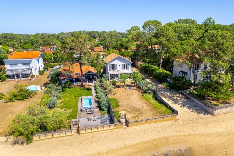 luxury house 6 Rooms for sale on CAP FERRET (33970)